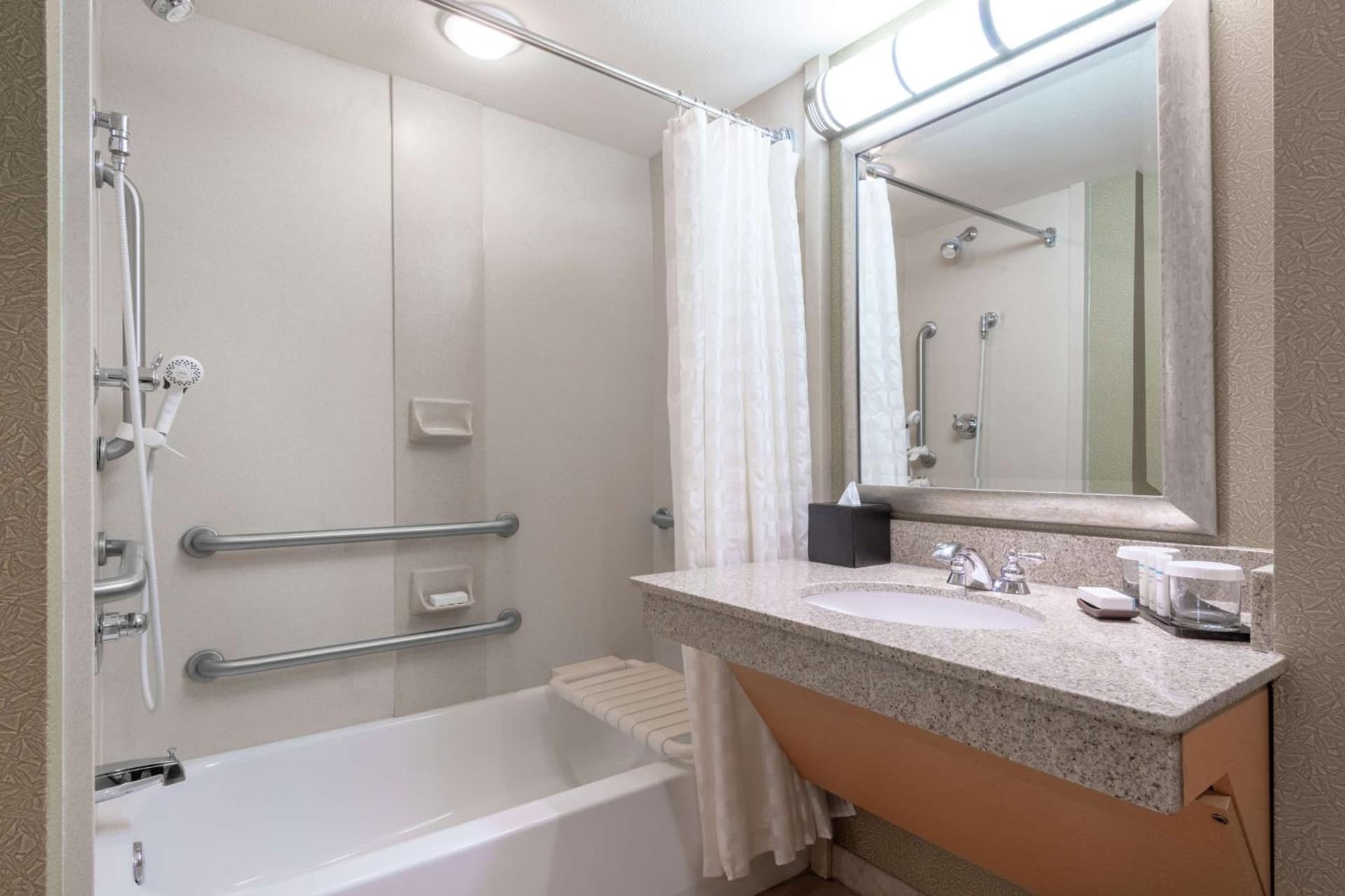 Embassy Suites Northwest Arkansas - Hotel, Spa & Convention Center gallery photo in Rogers, AR — image 31