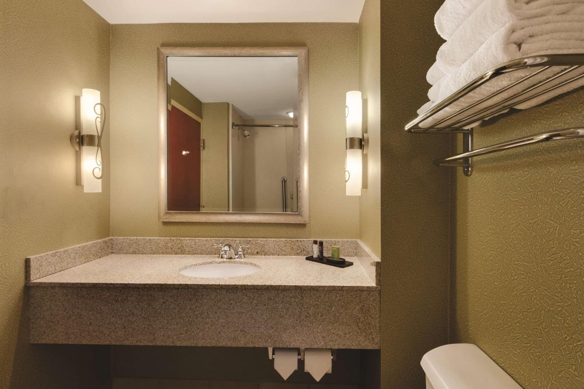 Embassy Suites Northwest Arkansas - Hotel, Spa & Convention Center gallery photo in Rogers, AR — image 5