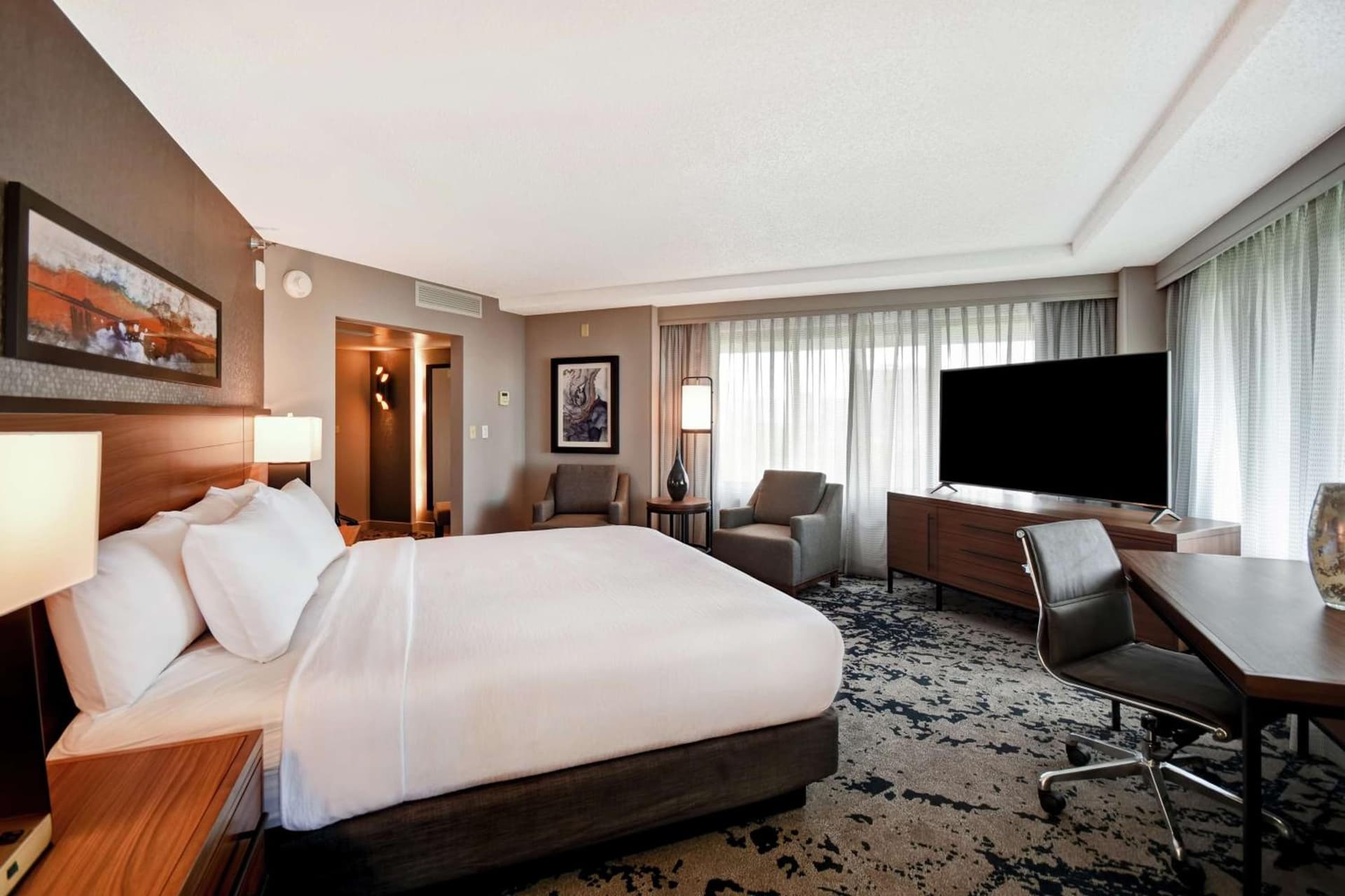 Embassy Suites by Hilton Omaha Downtown Old Market gallery photo in Omaha, NE — image 12