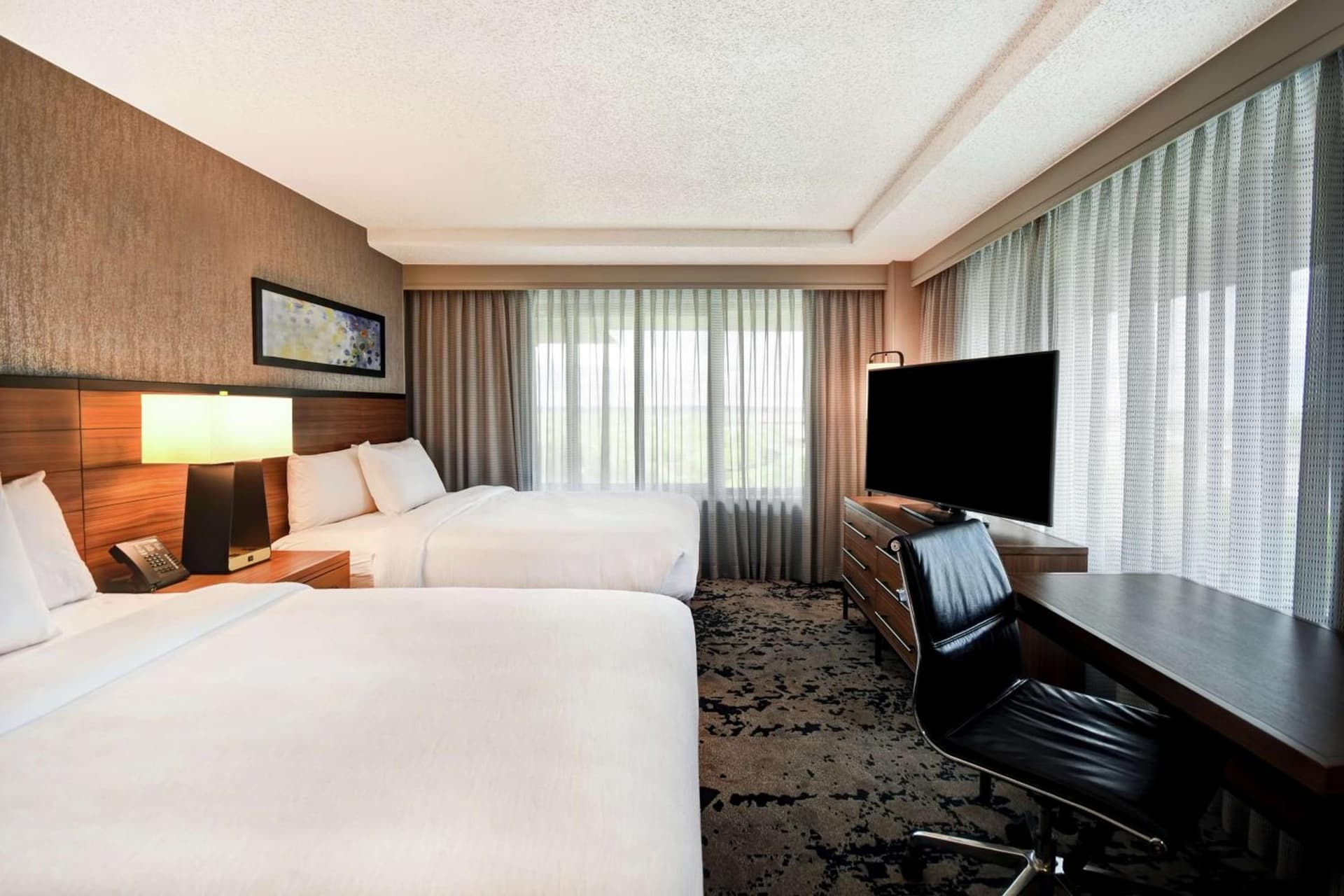 Embassy Suites by Hilton Omaha Downtown Old Market gallery photo in Omaha, NE — image 11