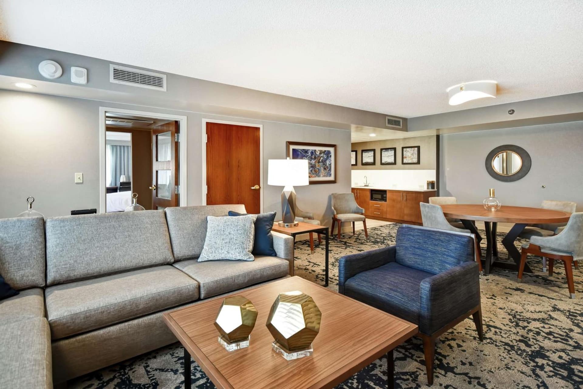 Embassy Suites by Hilton Omaha Downtown Old Market gallery photo in Omaha, NE — image 4