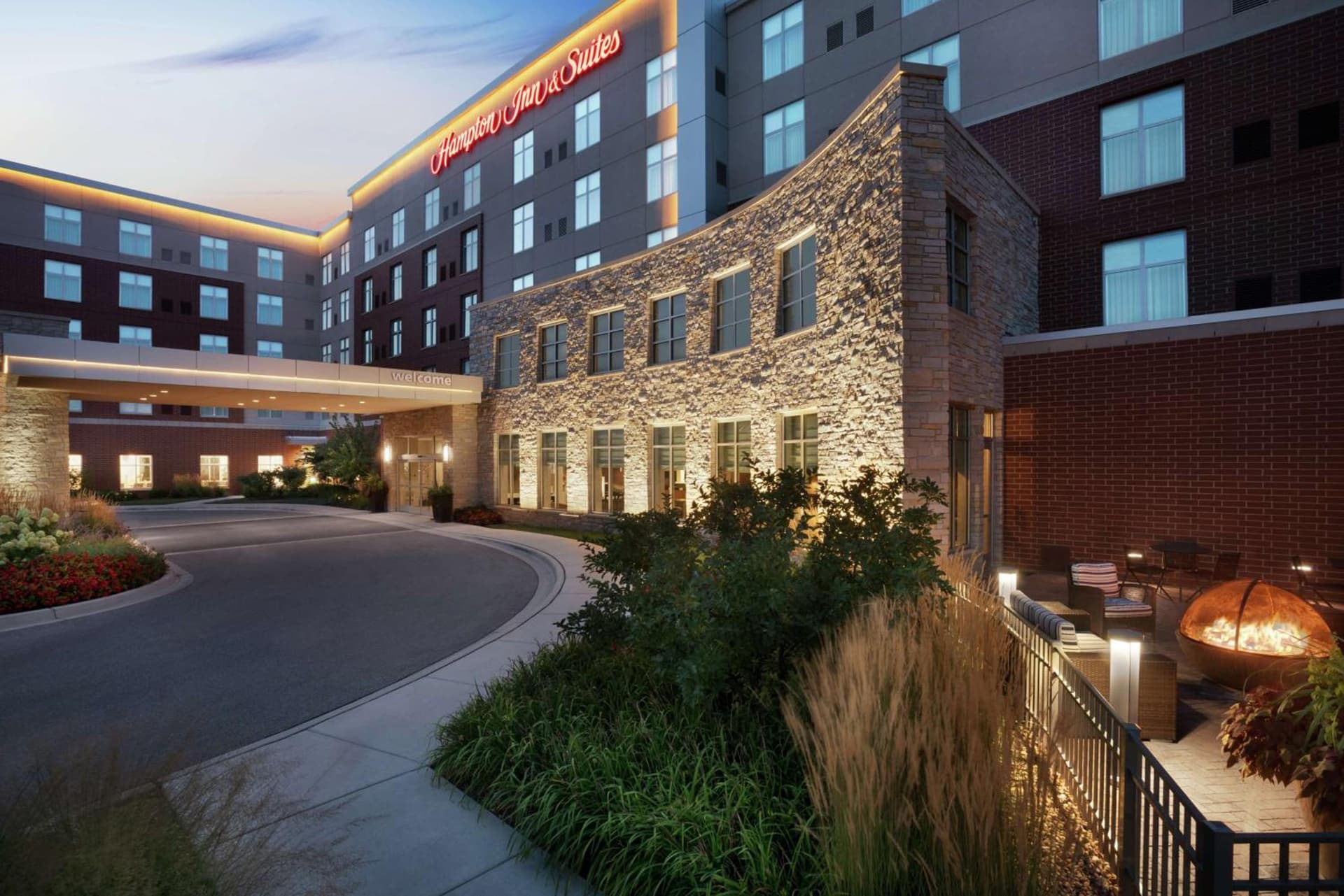 Hampton Inn & Suites Rosemont Chicago O'Hare interior in Rosemont, IL — gallery photo 2