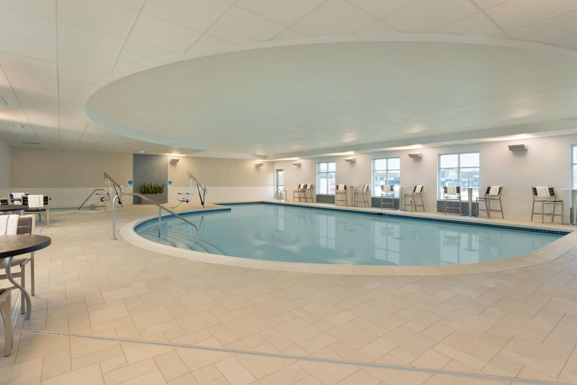 Hampton Inn & Suites Rosemont Chicago O'Hare interior in Rosemont, IL — gallery photo 2