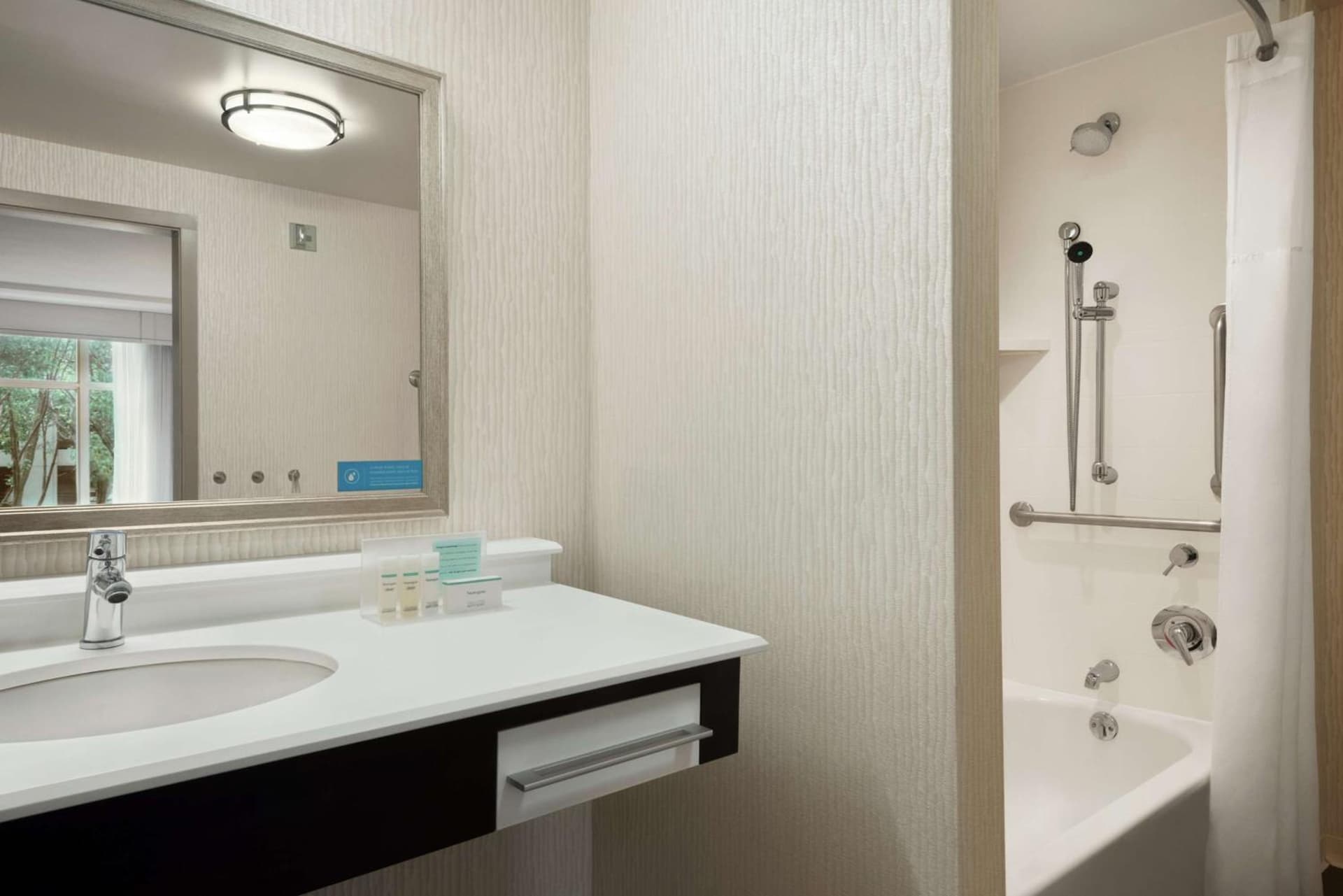 Hampton Inn & Suites Rosemont Chicago O'Hare gallery photo in Rosemont, IL — image 15