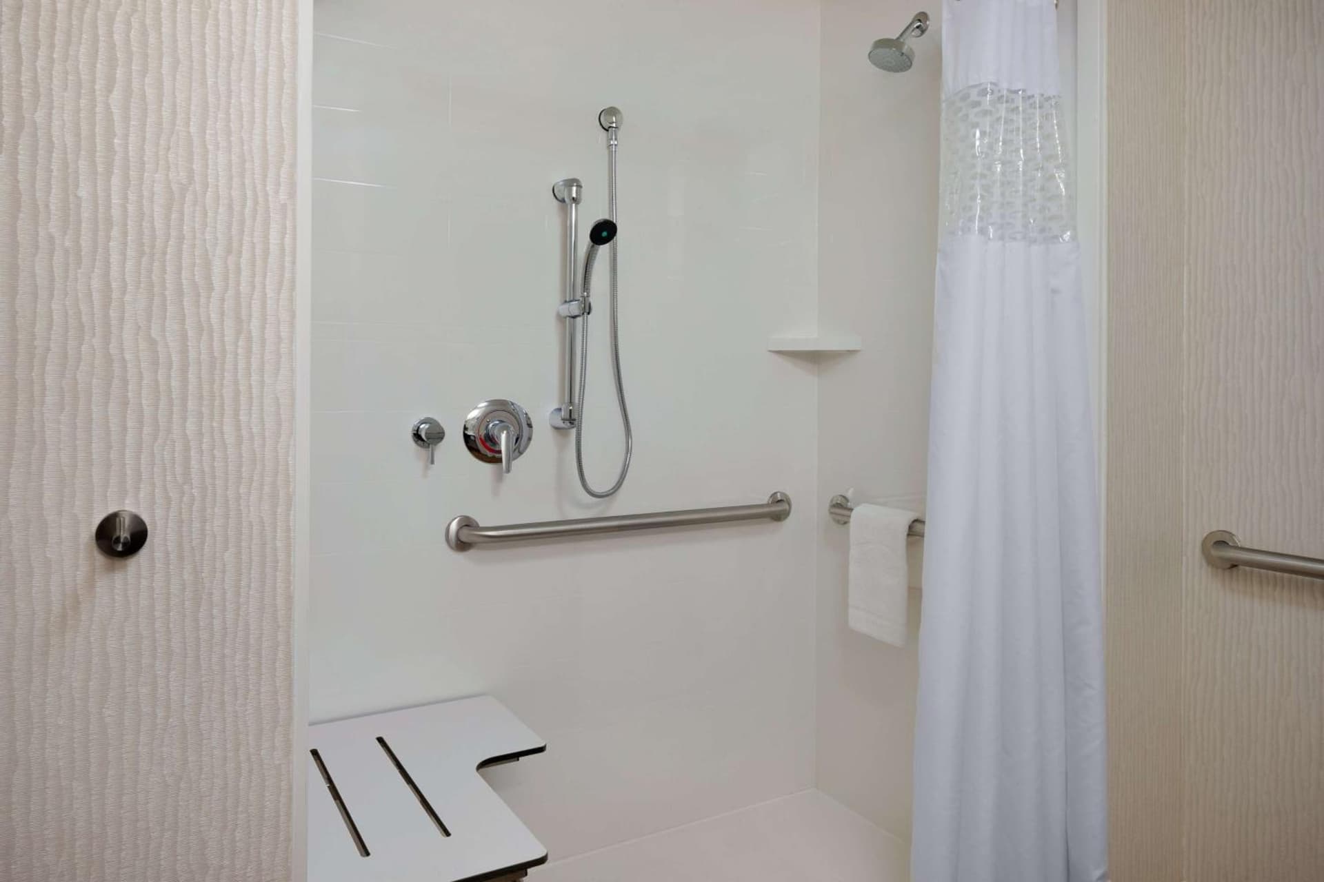 Hampton Inn & Suites Rosemont Chicago O'Hare gallery photo in Rosemont, IL — image 28