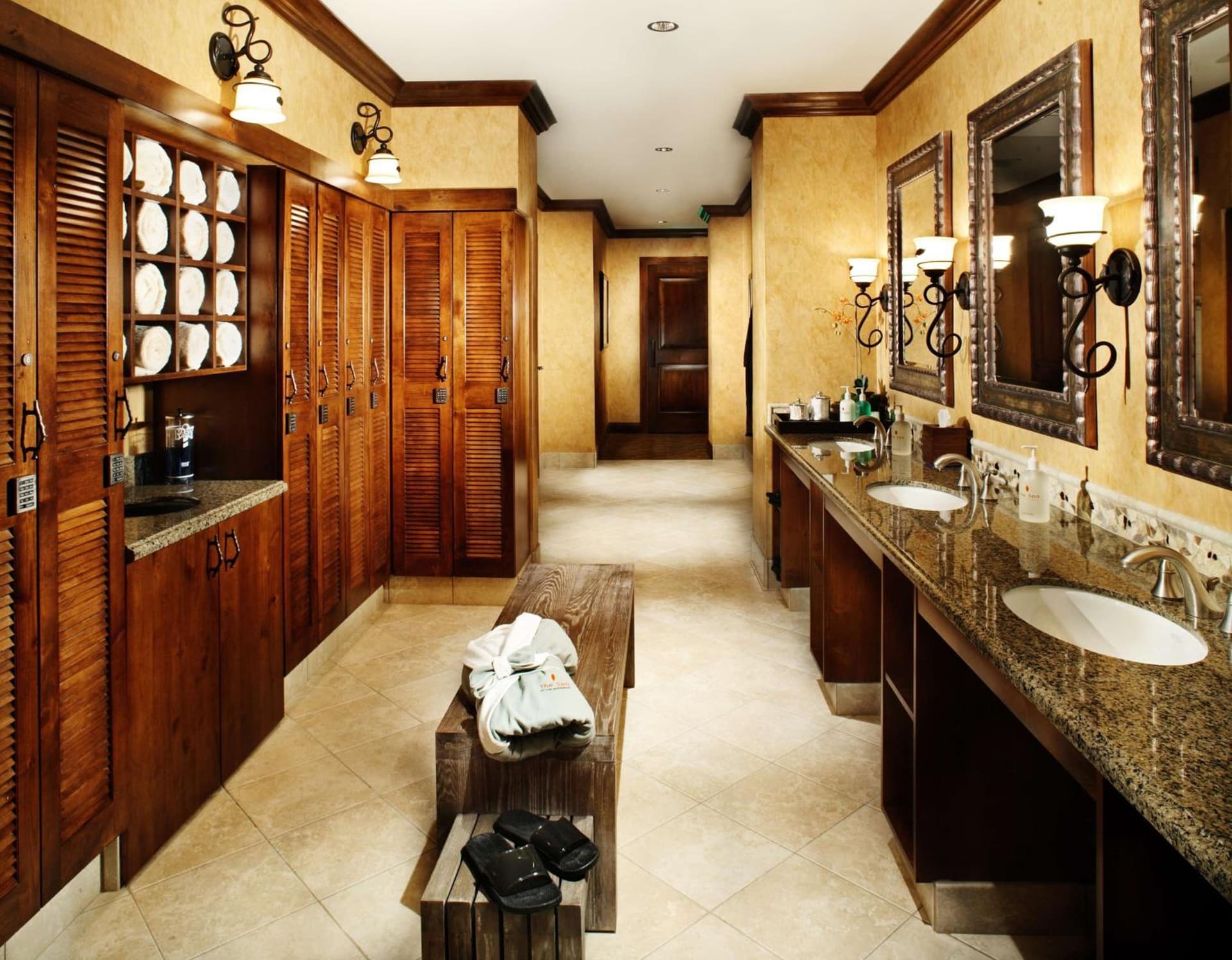 The Inverness Denver, a Hilton Golf & Spa Resort interior in Englewood, CO — gallery photo 2