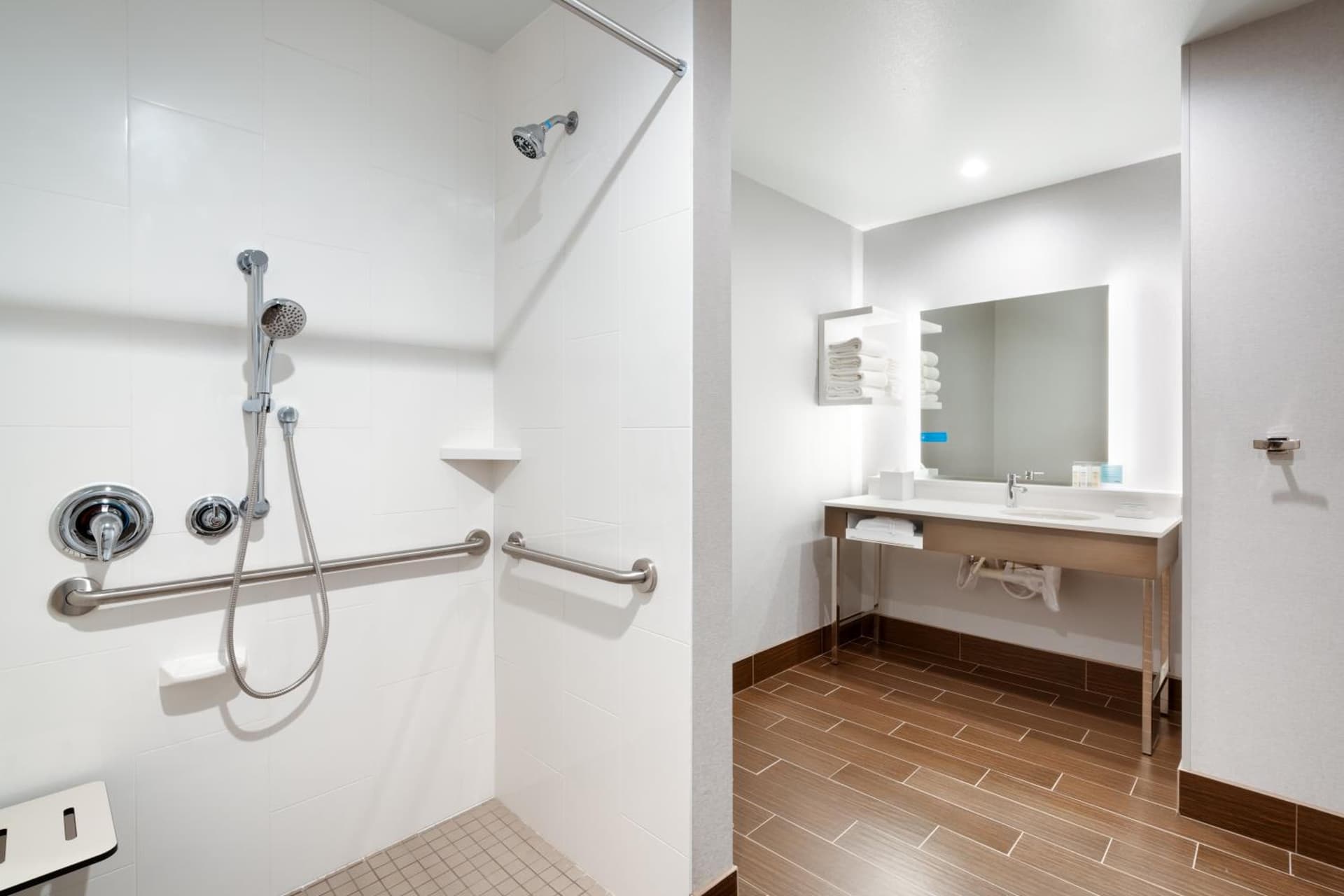 Hampton Inn & Suites Anaheim Resort Convention Center gallery photo in Anaheim, CA — image 14