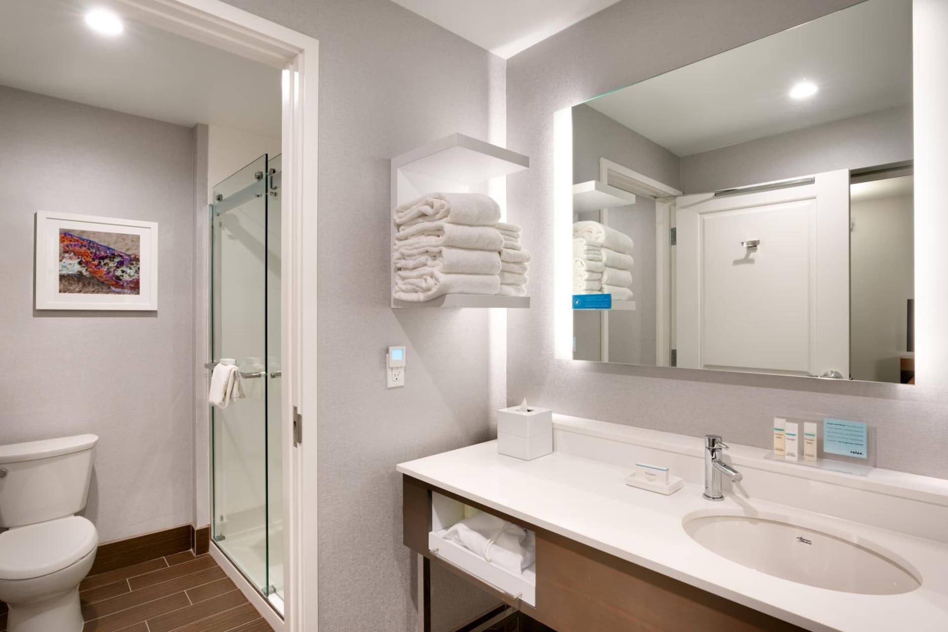 Hampton Inn & Suites Anaheim Resort Convention Center gallery photo in Anaheim, CA — image 62