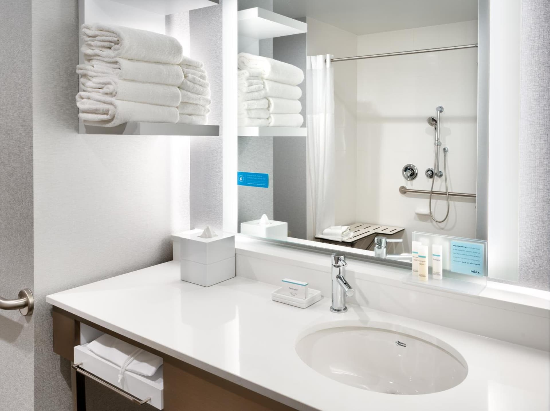 Hampton Inn & Suites Anaheim Resort Convention Center gallery photo in Anaheim, CA — image 47