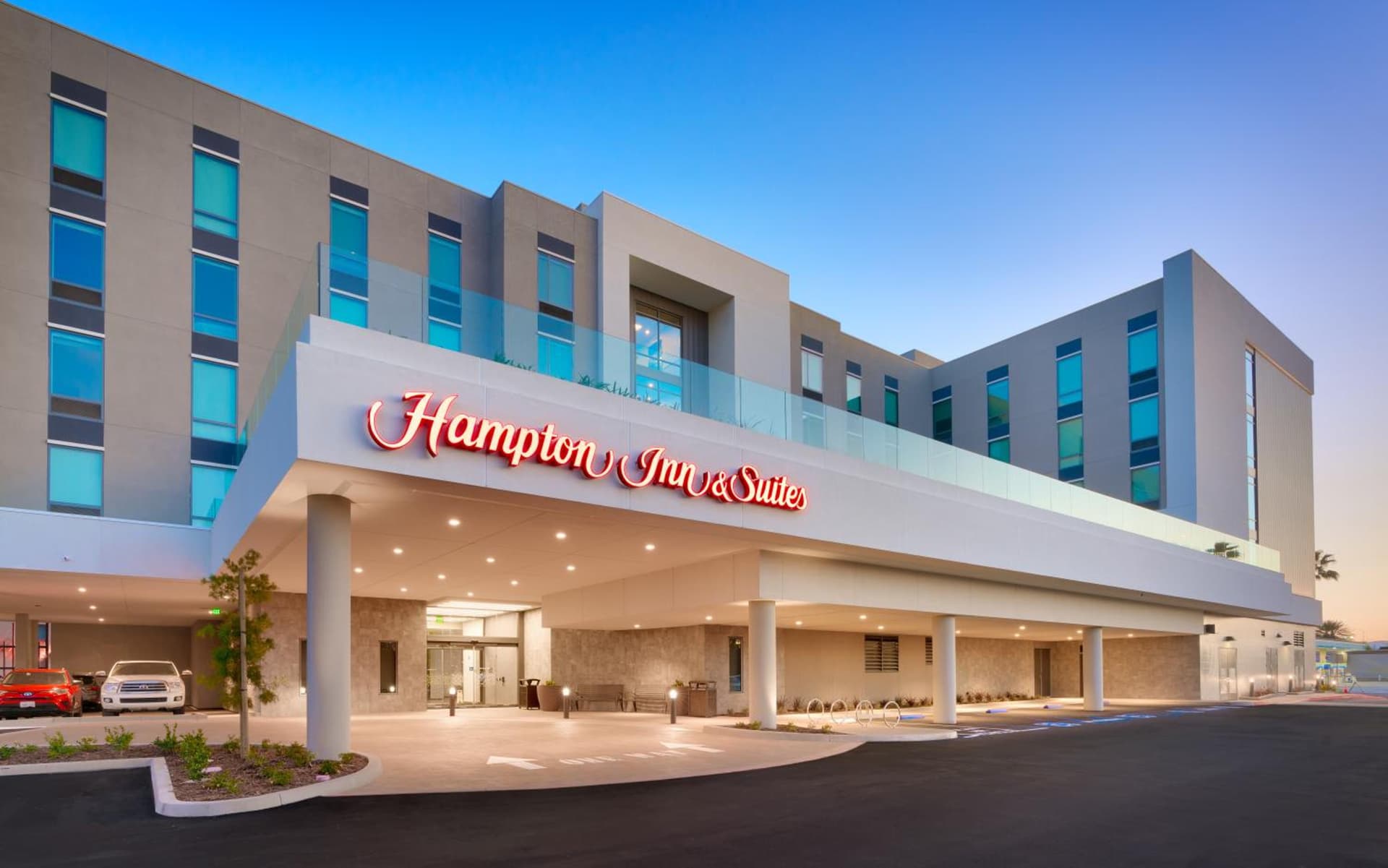 Hampton Inn & Suites Anaheim Resort Convention Center interior in Anaheim, CA — gallery photo 2