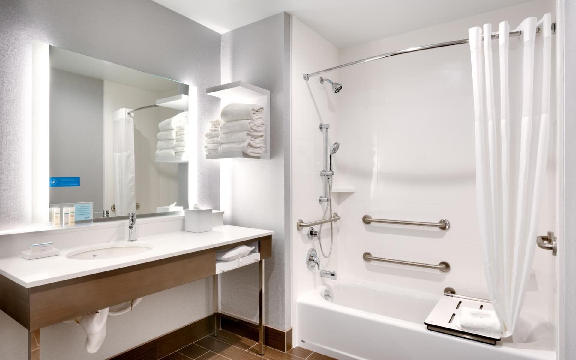 Hampton Inn & Suites Anaheim Resort Convention Center gallery photo in Anaheim, CA — image 7