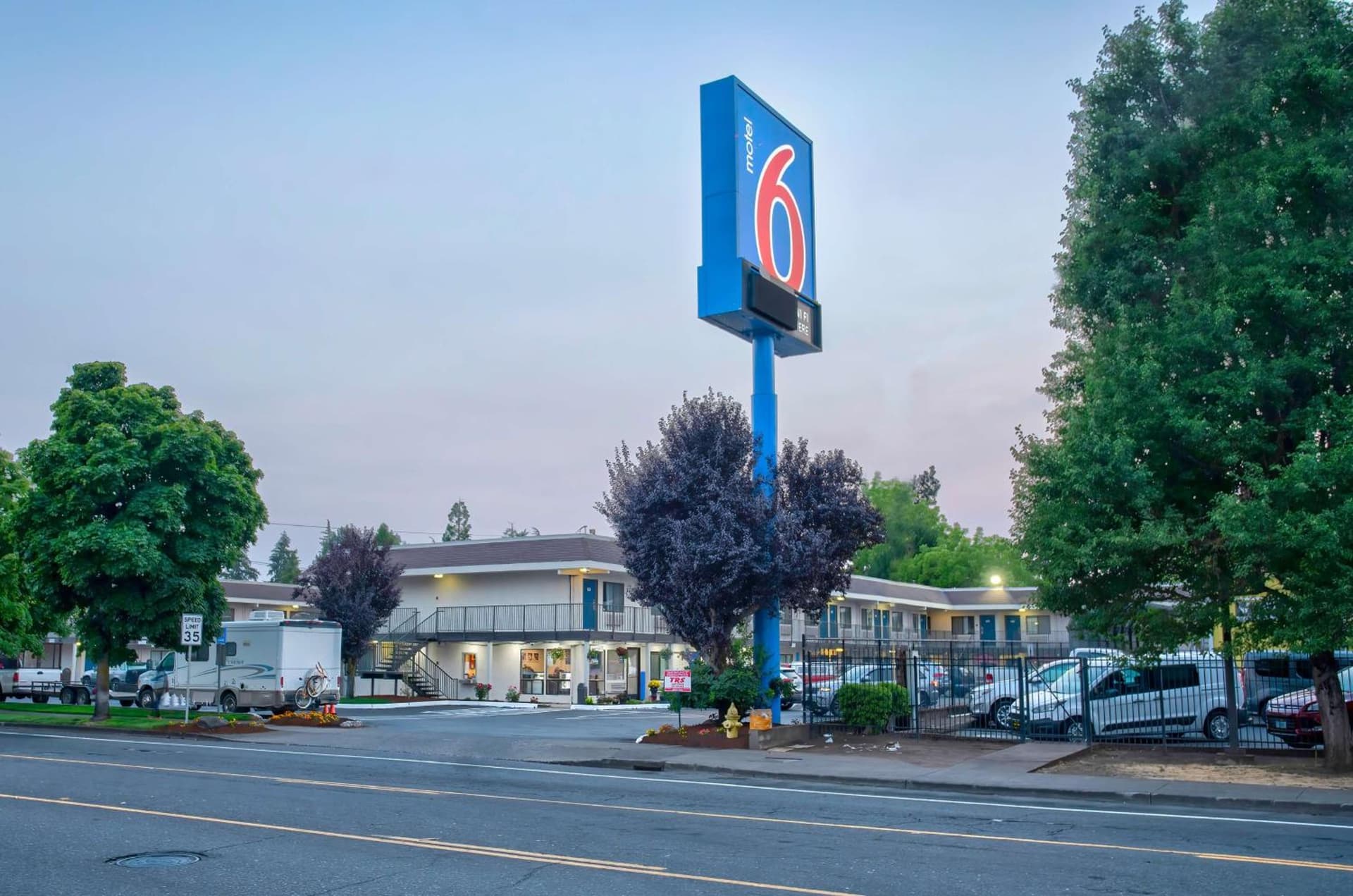 Motel 6-Salem, OR featured exterior or lobby in Salem, OR — similar hotel
