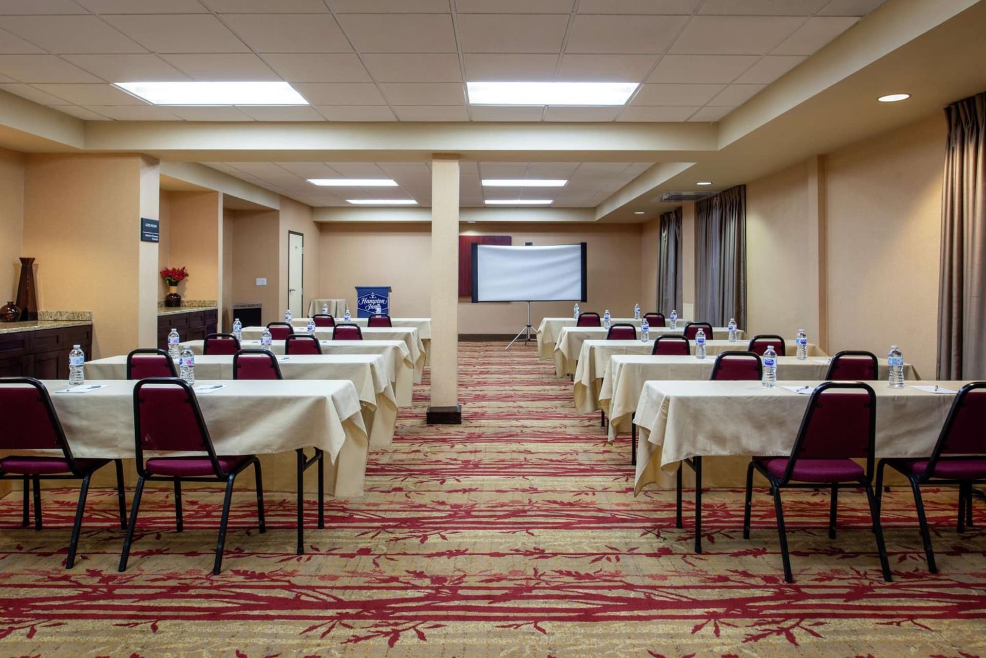 Hampton Inn Albuquerque - University/Midtown interior in Albuquerque, NM — gallery photo 2
