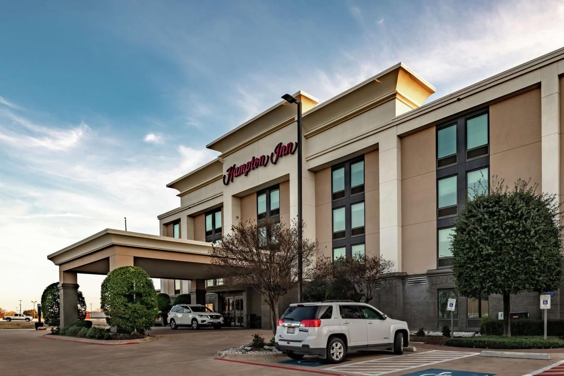Hampton Inn Waco North interior in Waco, TX — gallery photo 2