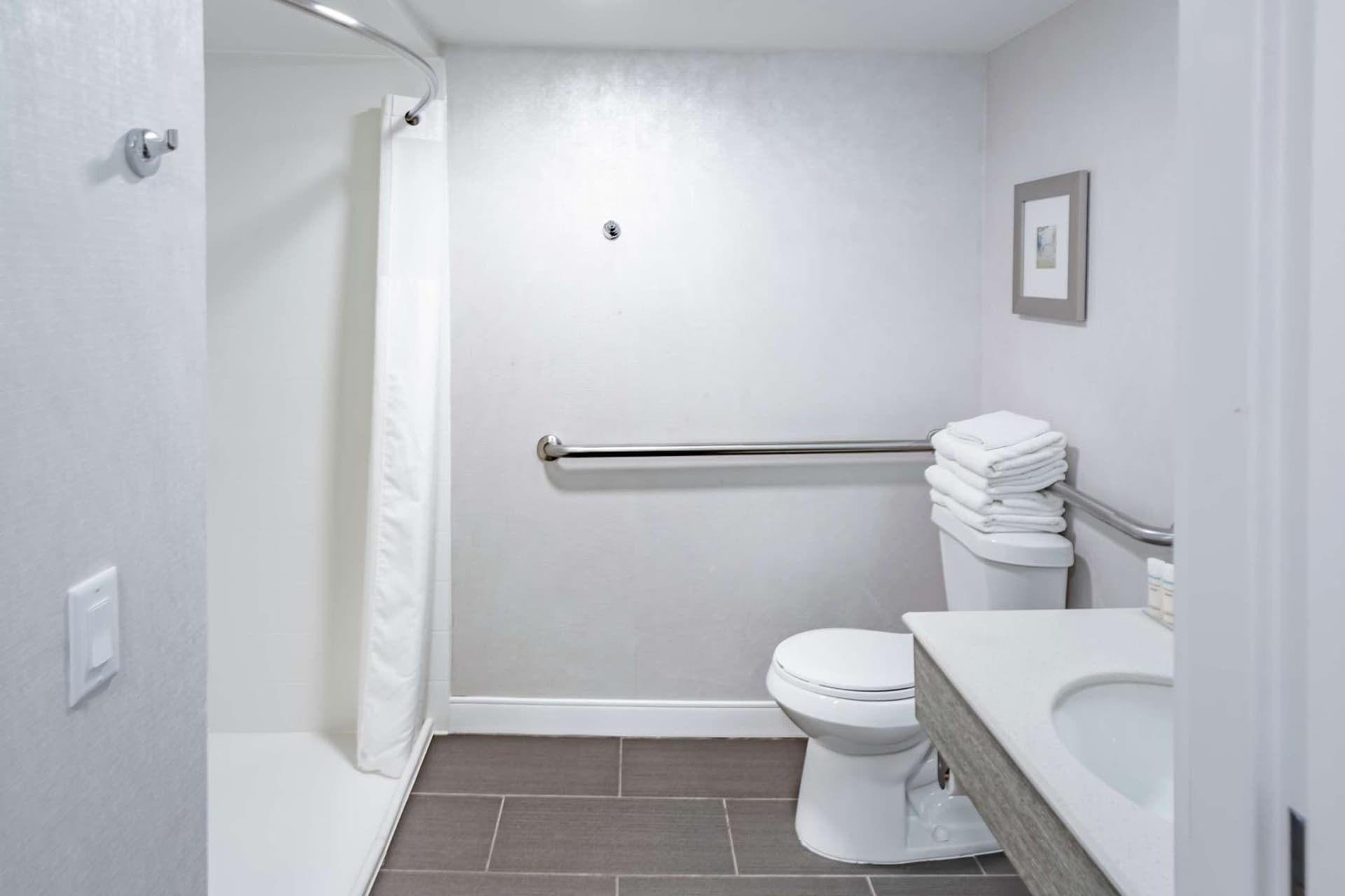 Hampton Inn Waco North interior in Waco, TX — gallery photo 2