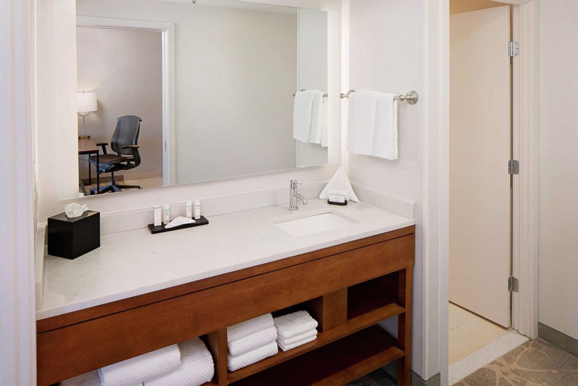 Embassy Suites by Hilton Boston Marlborough gallery photo in Marlborough, MA — image 6