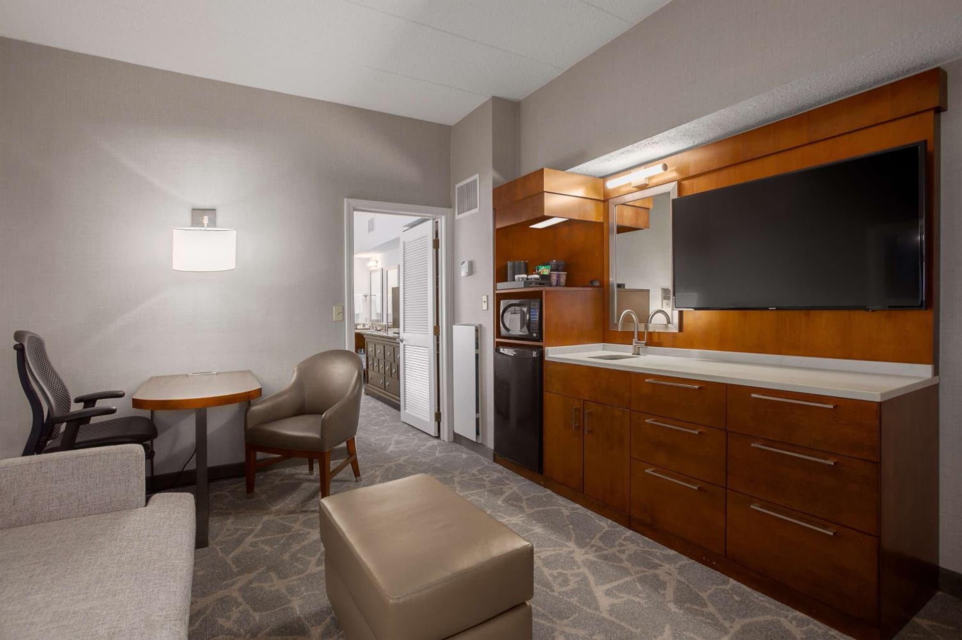 Embassy Suites by Hilton Boston Marlborough gallery photo in Marlborough, MA — image 9