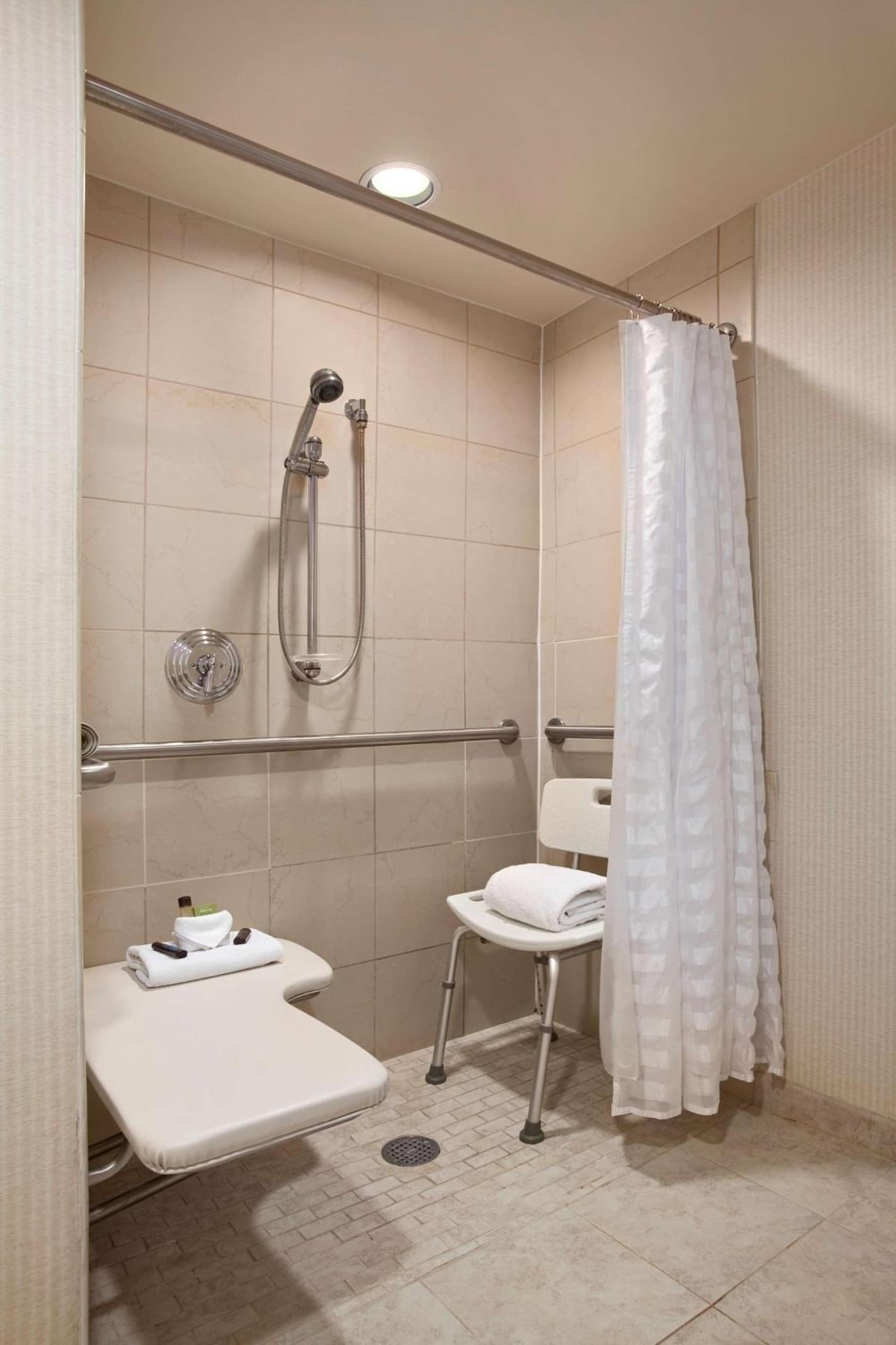 Embassy Suites by Hilton Boston Marlborough gallery photo in Marlborough, MA — image 13