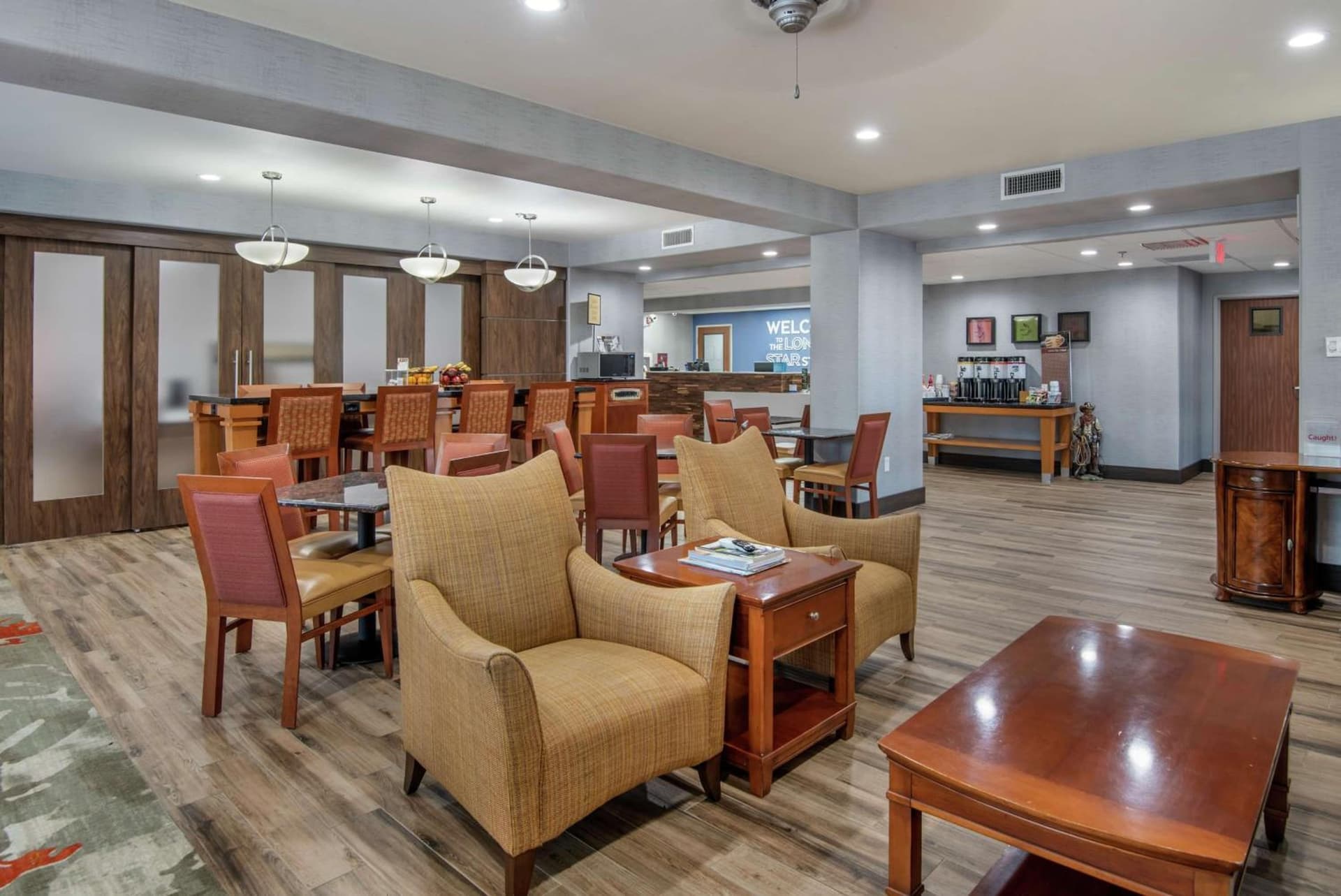 Hampton Inn Brownwood interior in Brownwood, TX — gallery photo 2