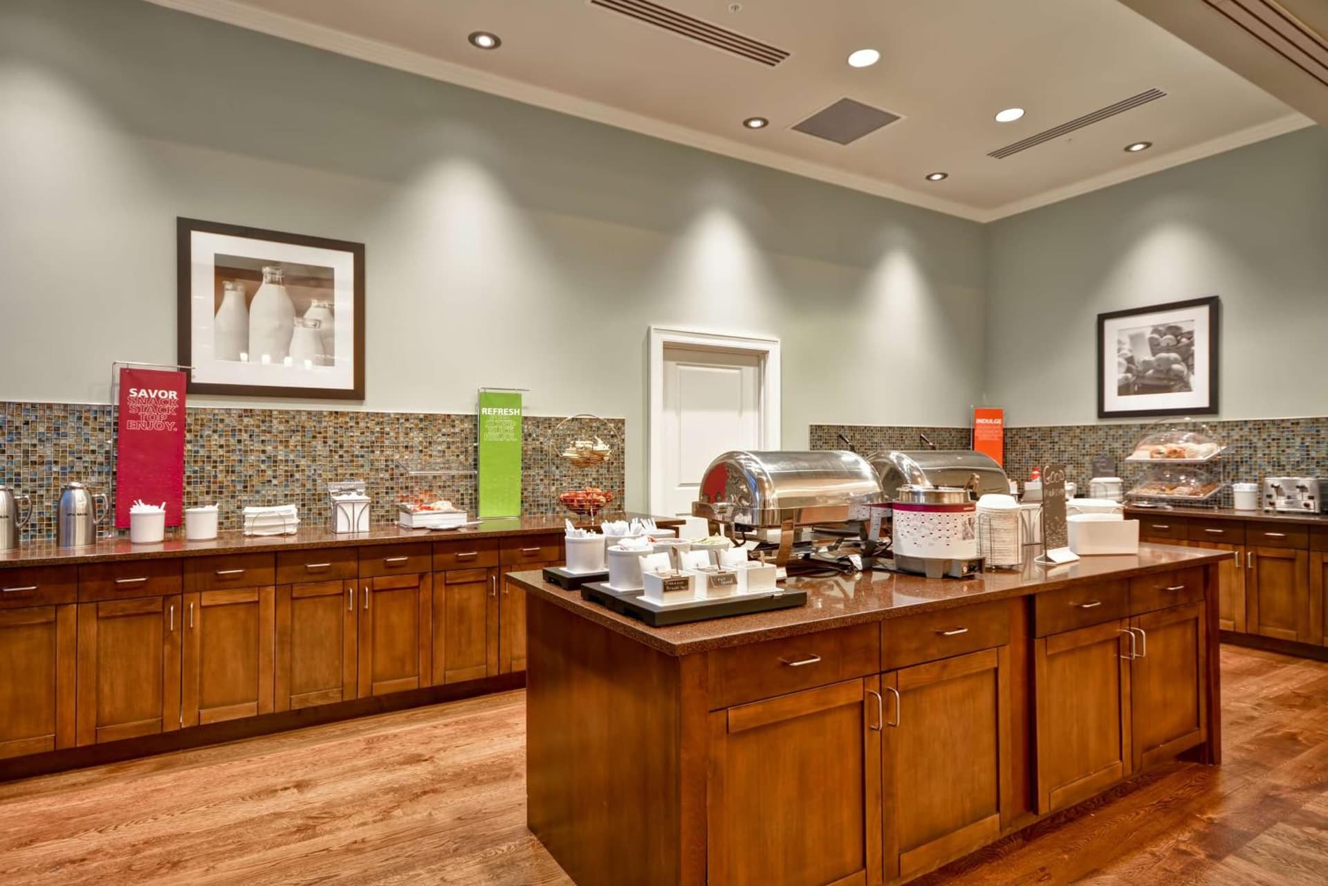 Hampton Inn & Suites Charleston Airport gallery photo in Charleston, SC — image 11