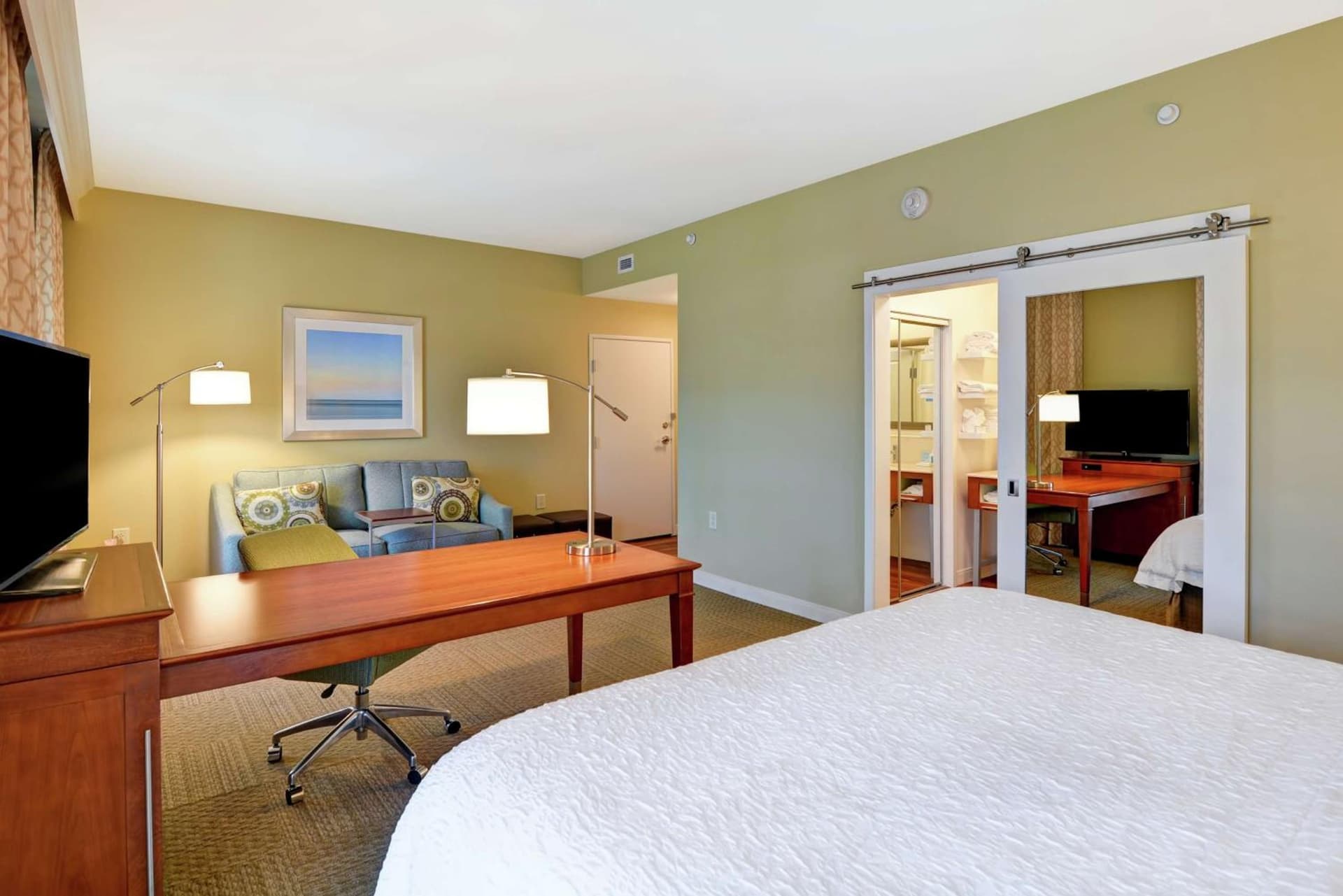 Hampton Inn & Suites Charleston Airport gallery photo in Charleston, SC — image 49