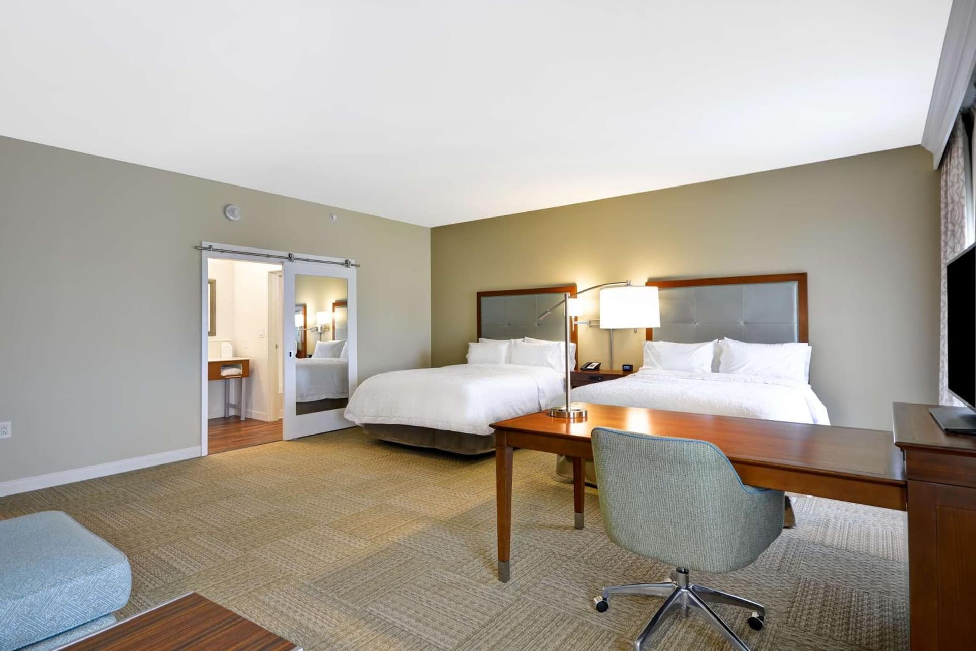 Hampton Inn & Suites Charleston Airport gallery photo in Charleston, SC — image 17