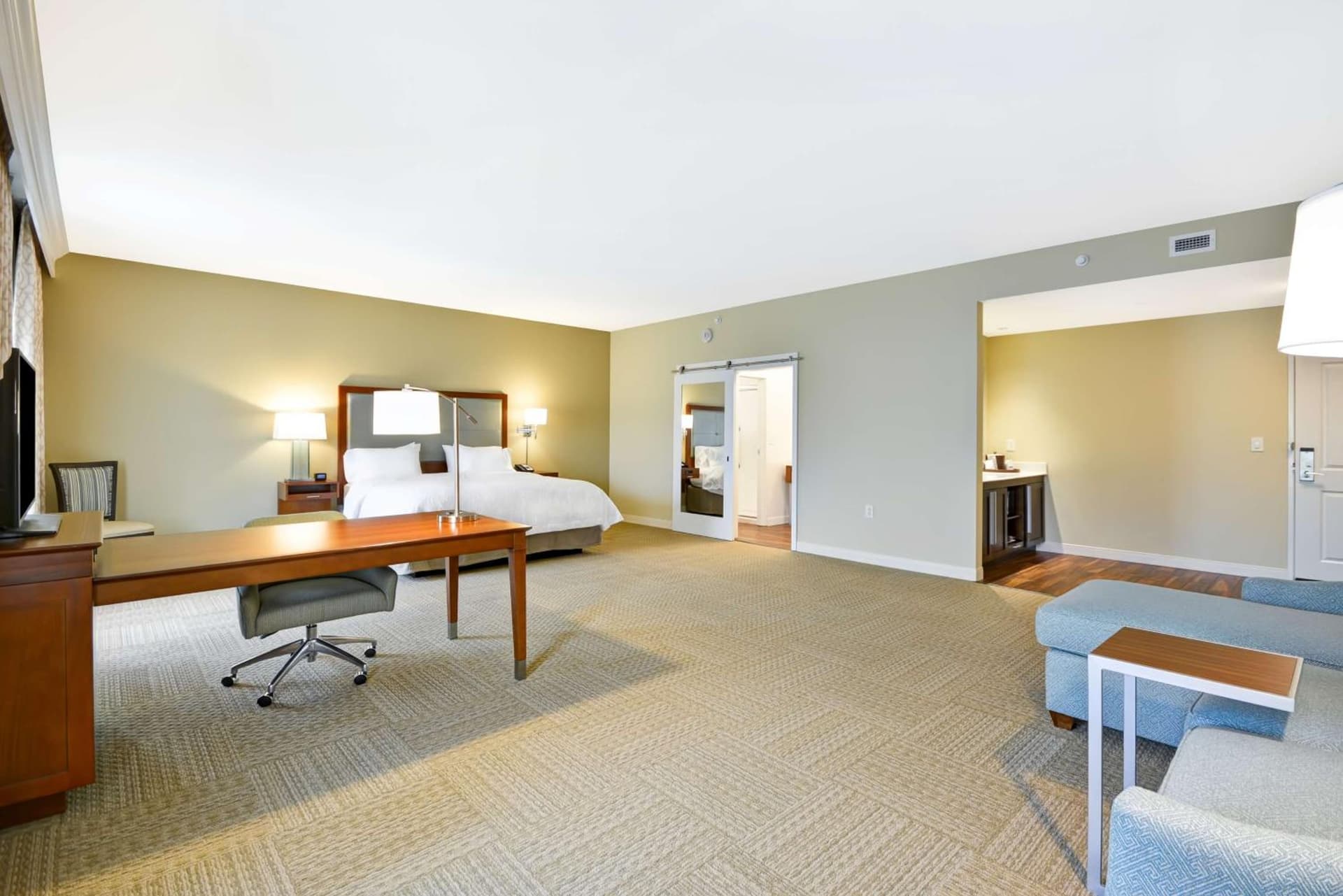 Hampton Inn & Suites Charleston Airport gallery photo in Charleston, SC — image 9