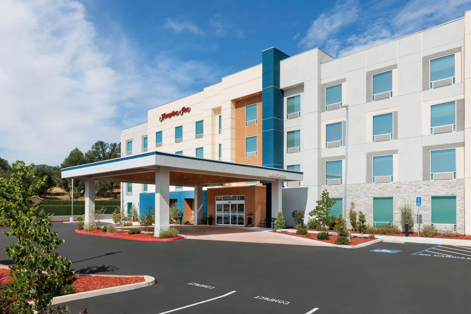 Hampton Inn Oakhurst-Yosemite interior in Oakhurst, CA — gallery photo 2