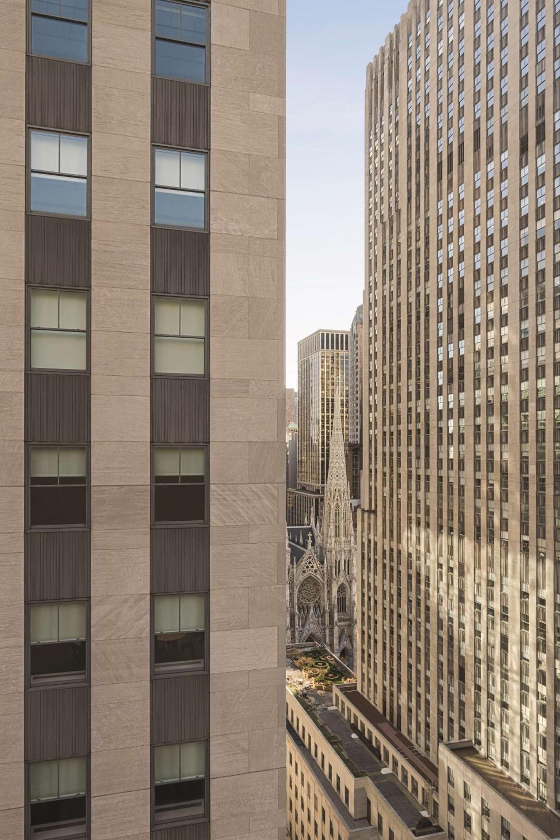 DoubleTree by Hilton New York Midtown Fifth Ave interior in New York, NY — gallery photo 2
