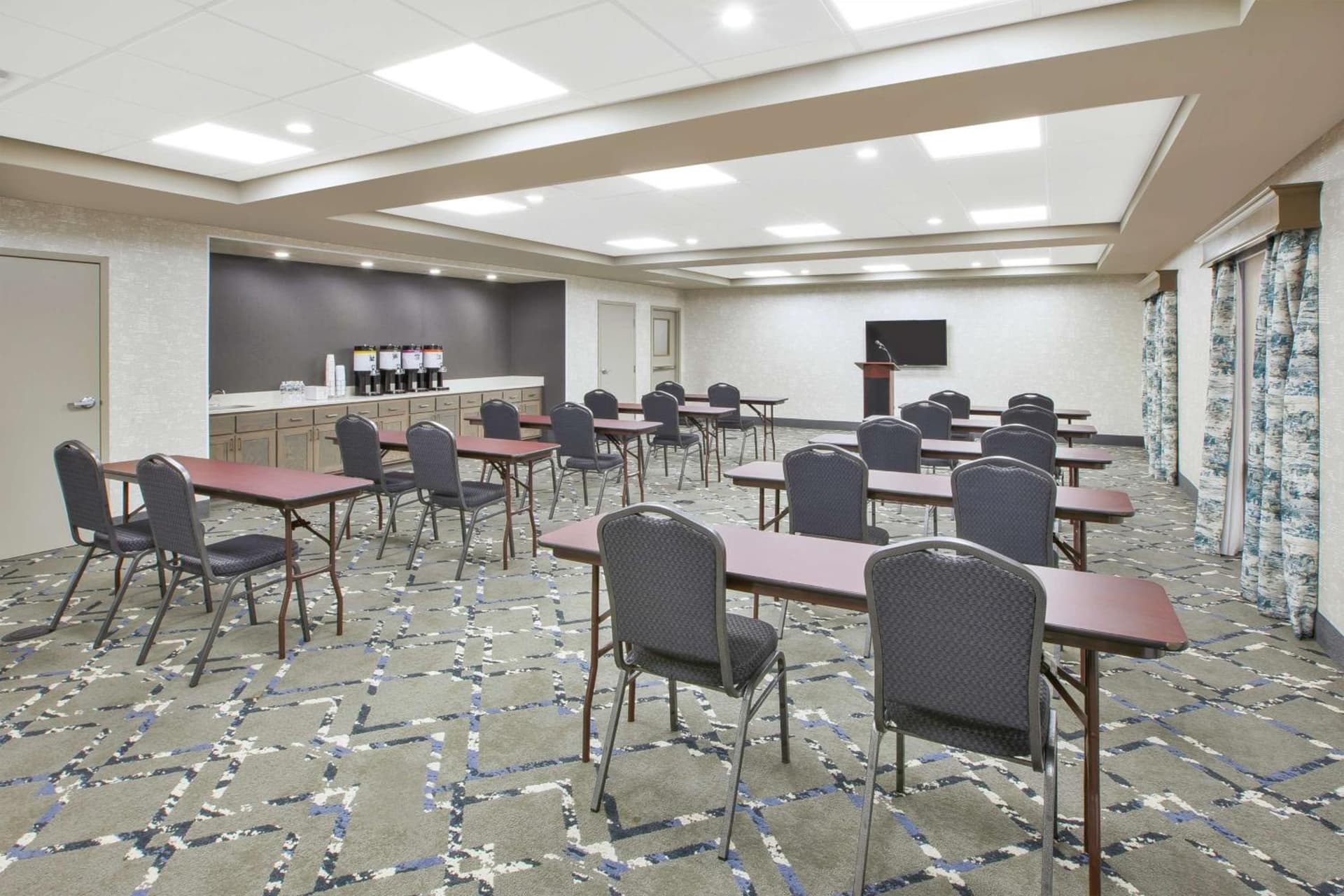 Hampton Inn & Suites Oakwood Village-Cleveland property views in Oakwood, OH — gallery photo 3