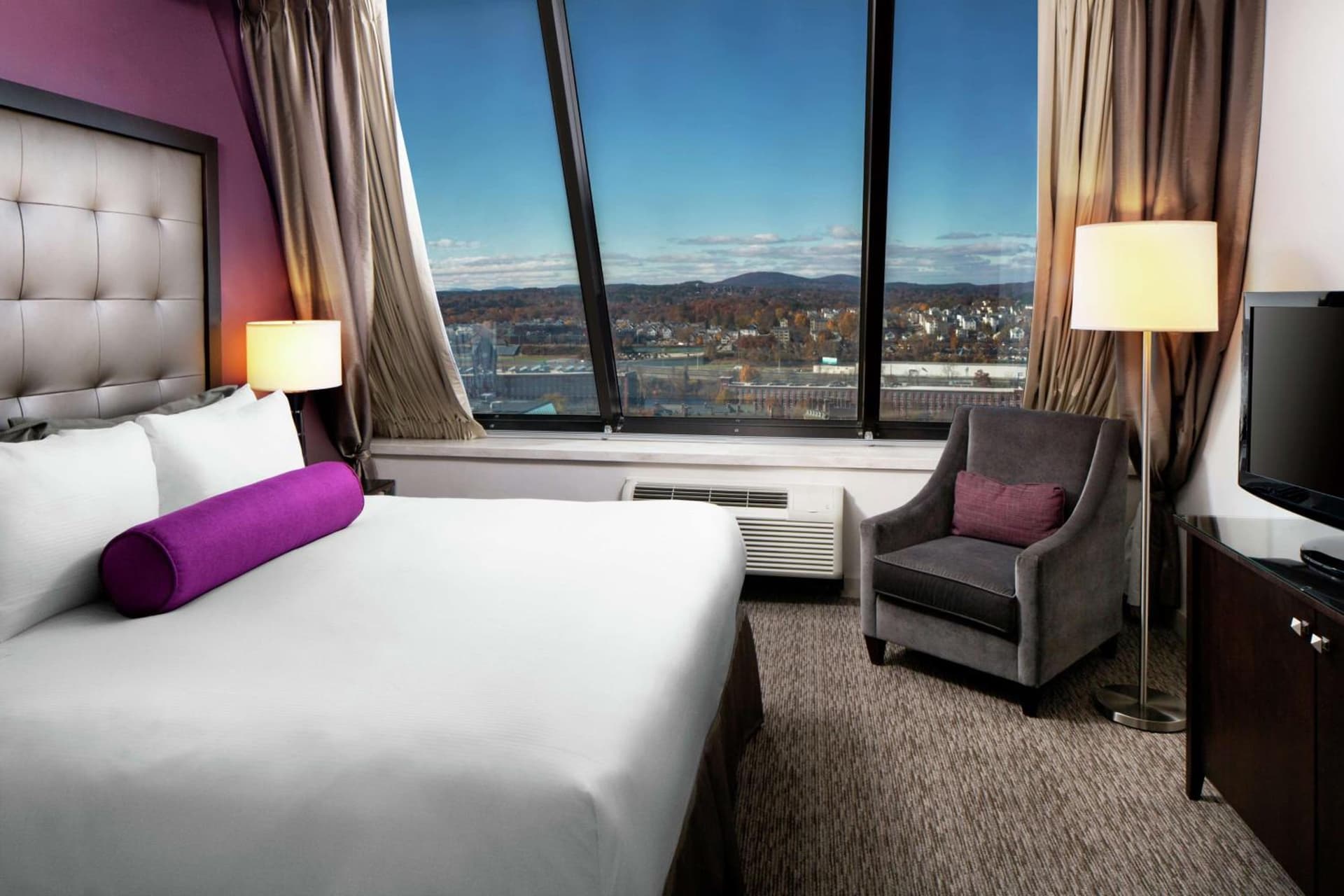 DoubleTree by Hilton Manchester Downtown gallery photo in Manchester, NH — image 18