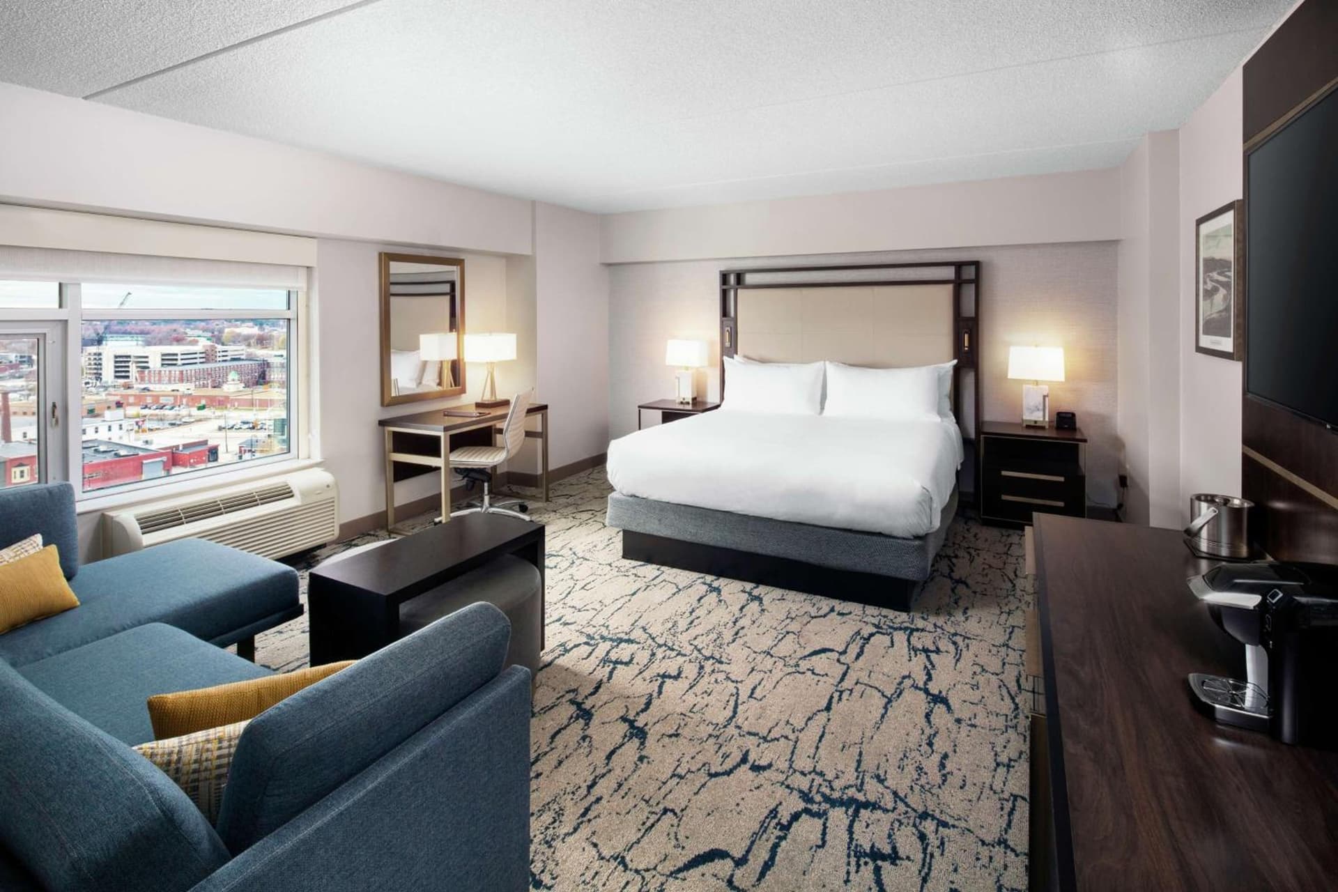 DoubleTree by Hilton Manchester Downtown gallery photo in Manchester, NH — image 42