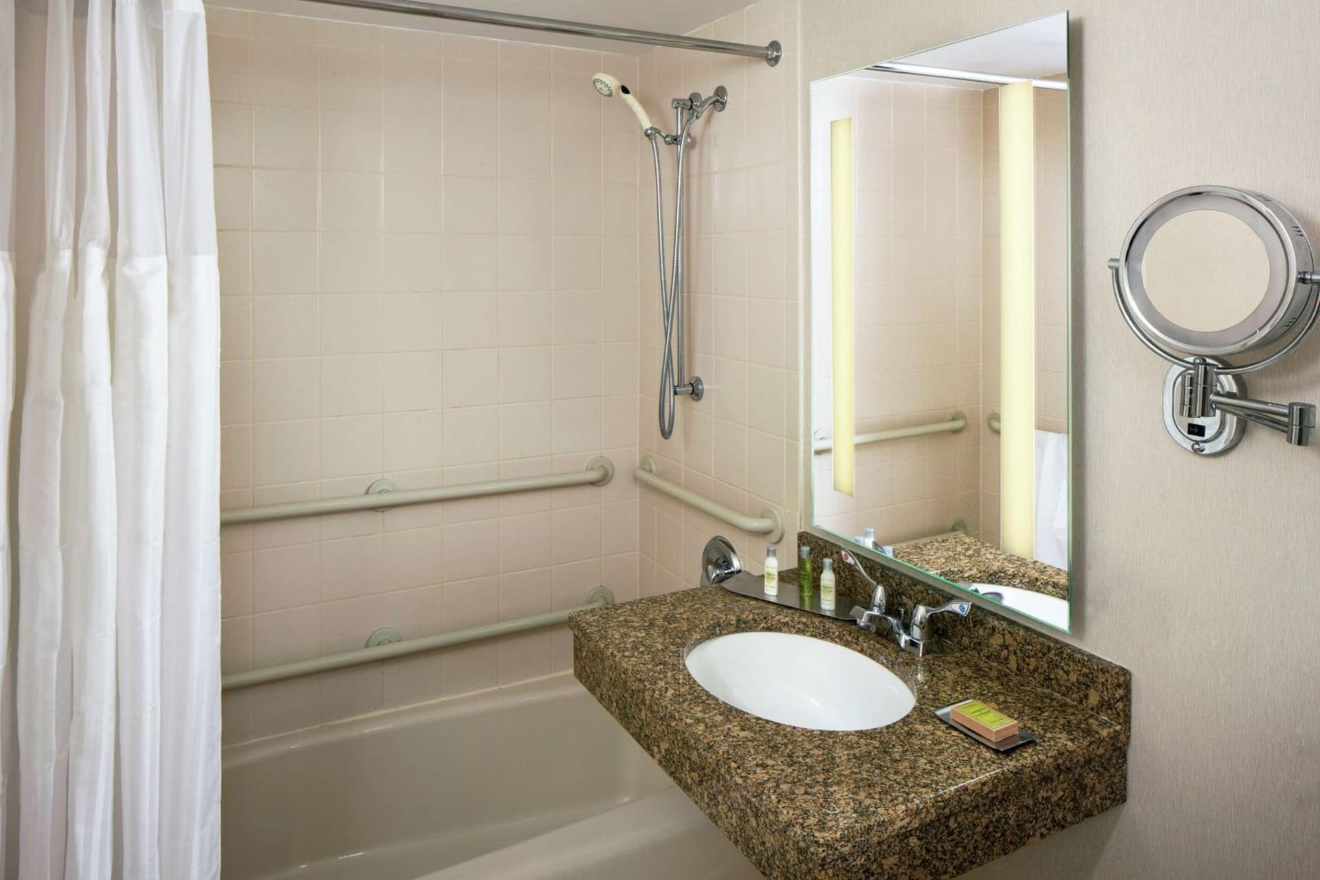 DoubleTree by Hilton Manchester Downtown gallery photo in Manchester, NH — image 41
