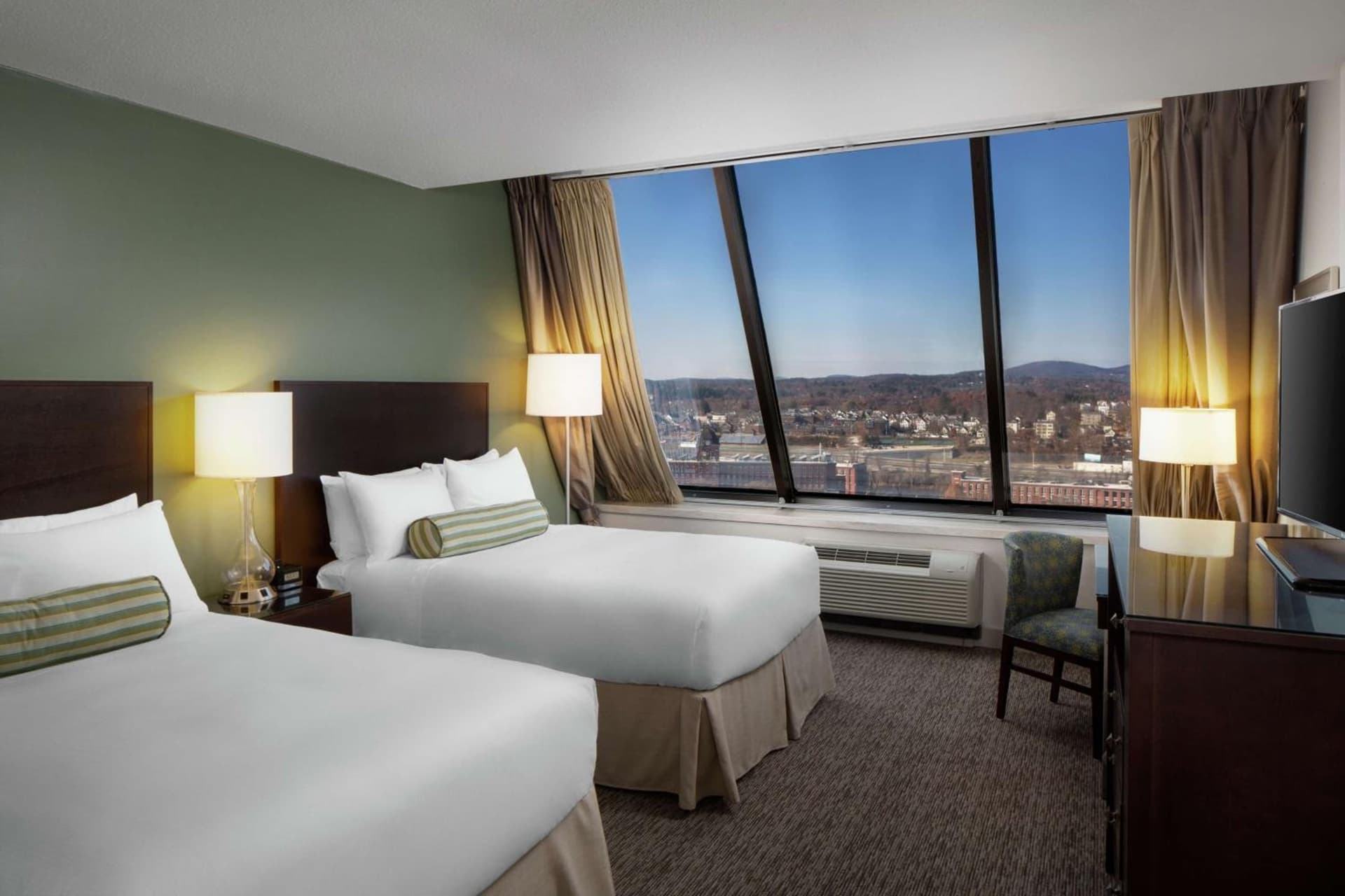 DoubleTree by Hilton Manchester Downtown gallery photo in Manchester, NH — image 55