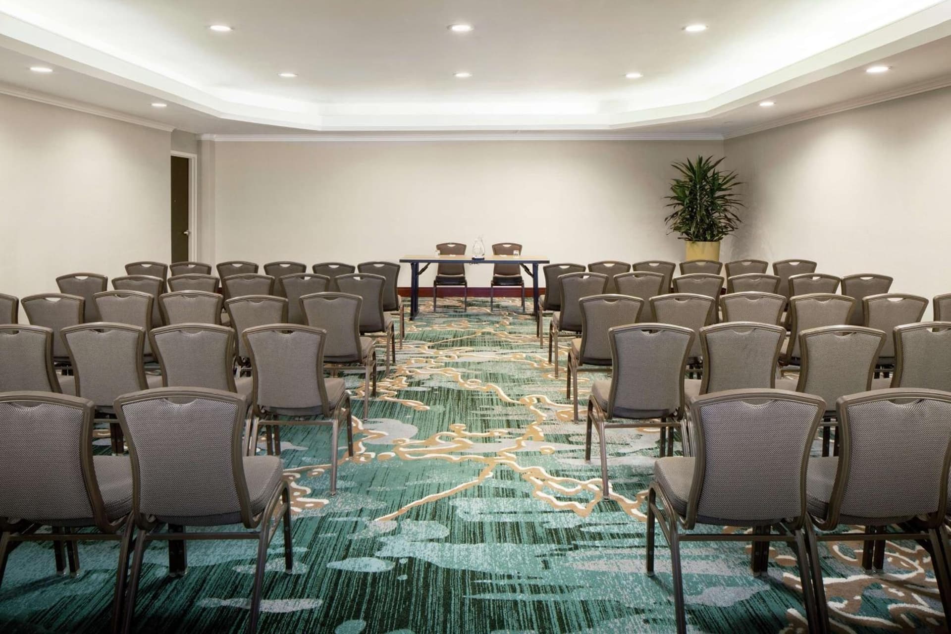 DoubleTree by Hilton Manchester Downtown gallery photo in Manchester, NH — image 39