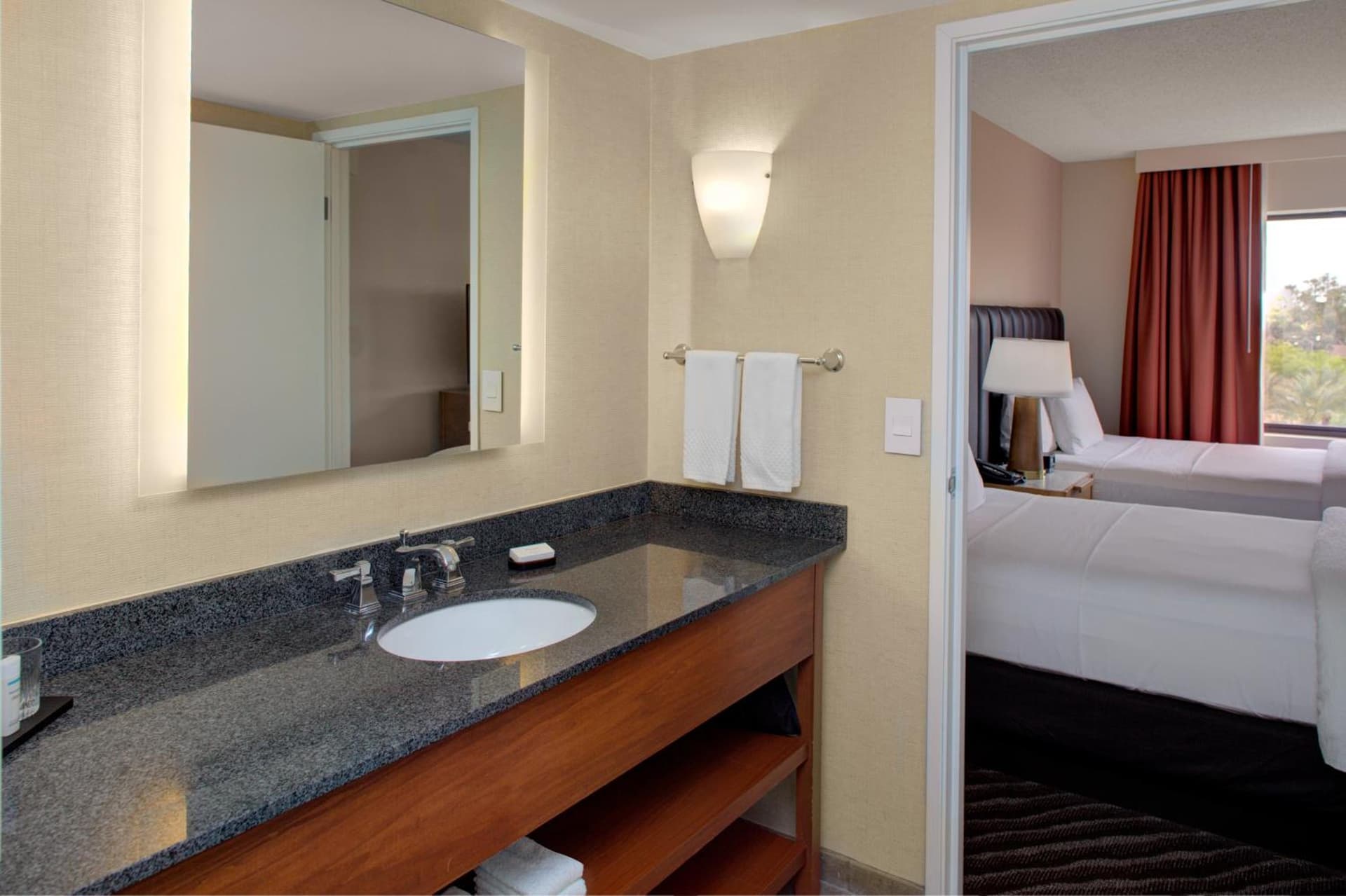 Embassy Suites by Hilton Phoenix Scottsdale gallery photo in Phoenix, AZ — image 5