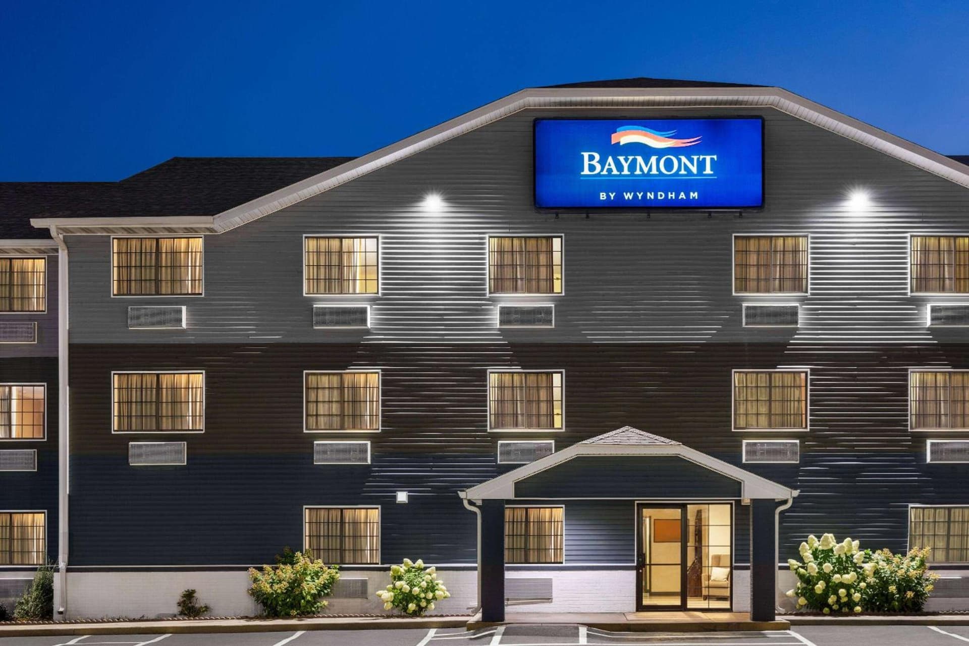 Baymont by Wyndham Cedar Rapids interior in Cedar Rapids, IA — gallery photo 2