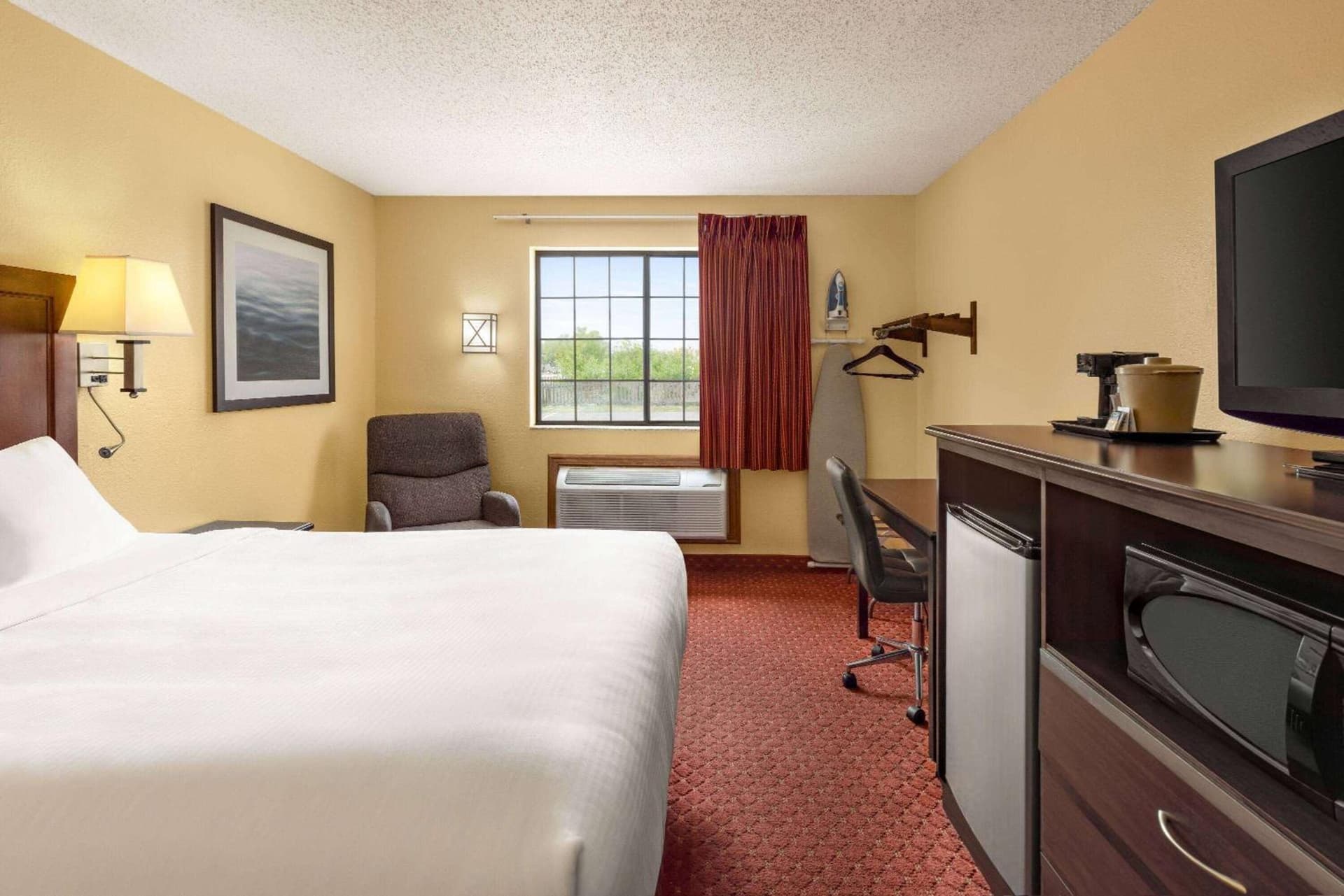 Baymont by Wyndham Cedar Rapids gallery photo in Cedar Rapids, IA — image 42