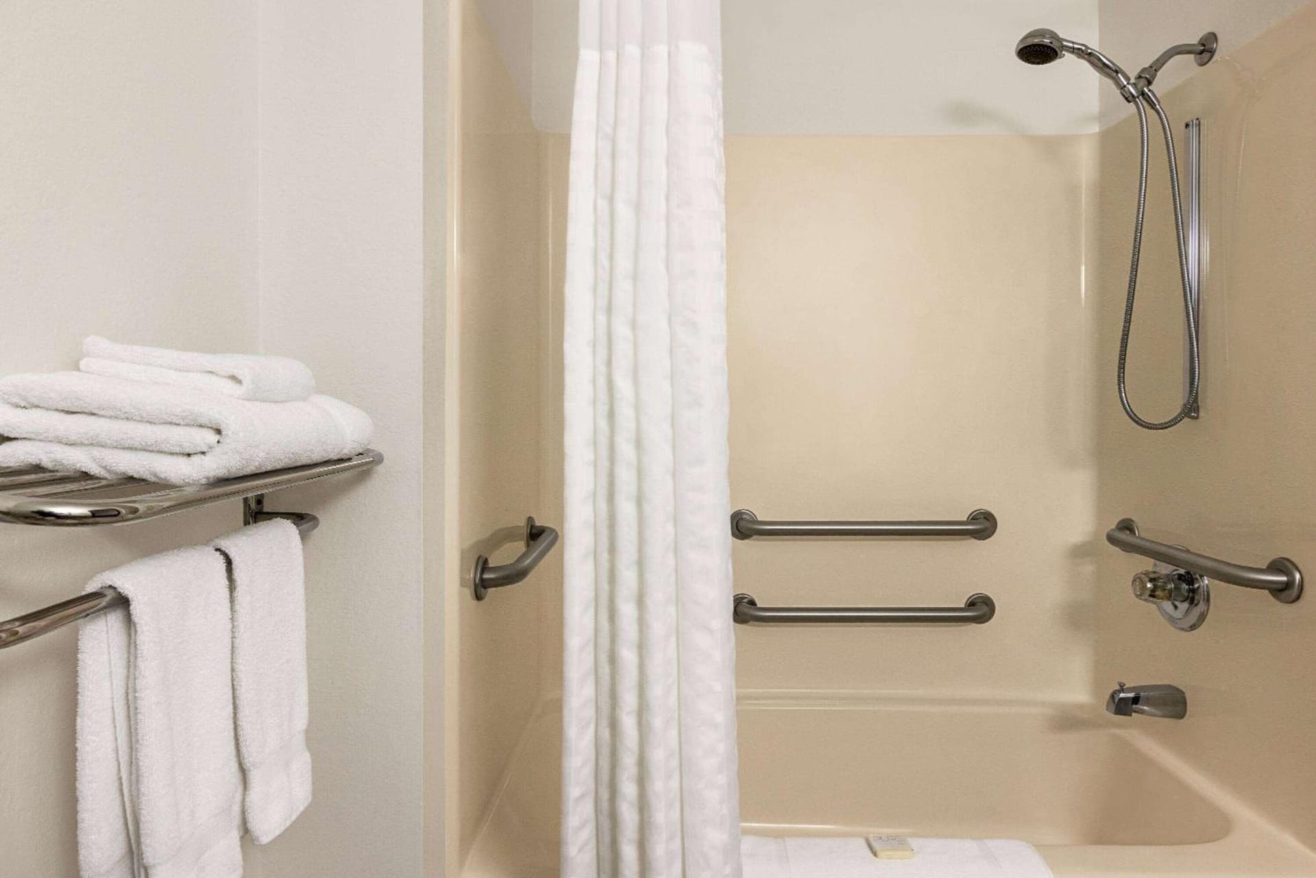 Baymont by Wyndham Cedar Rapids gallery photo in Cedar Rapids, IA — image 24