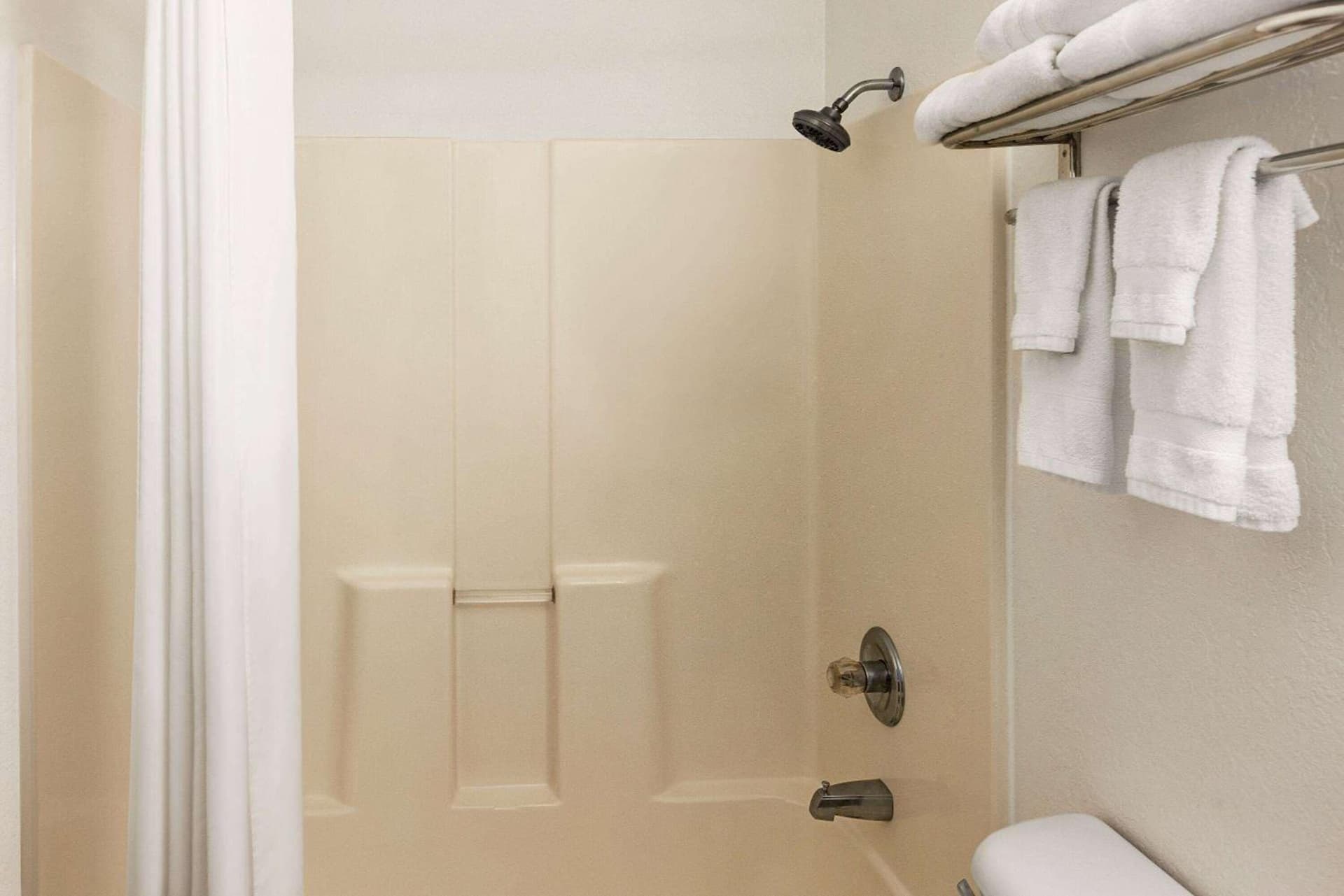 Baymont by Wyndham Cedar Rapids gallery photo in Cedar Rapids, IA — image 10