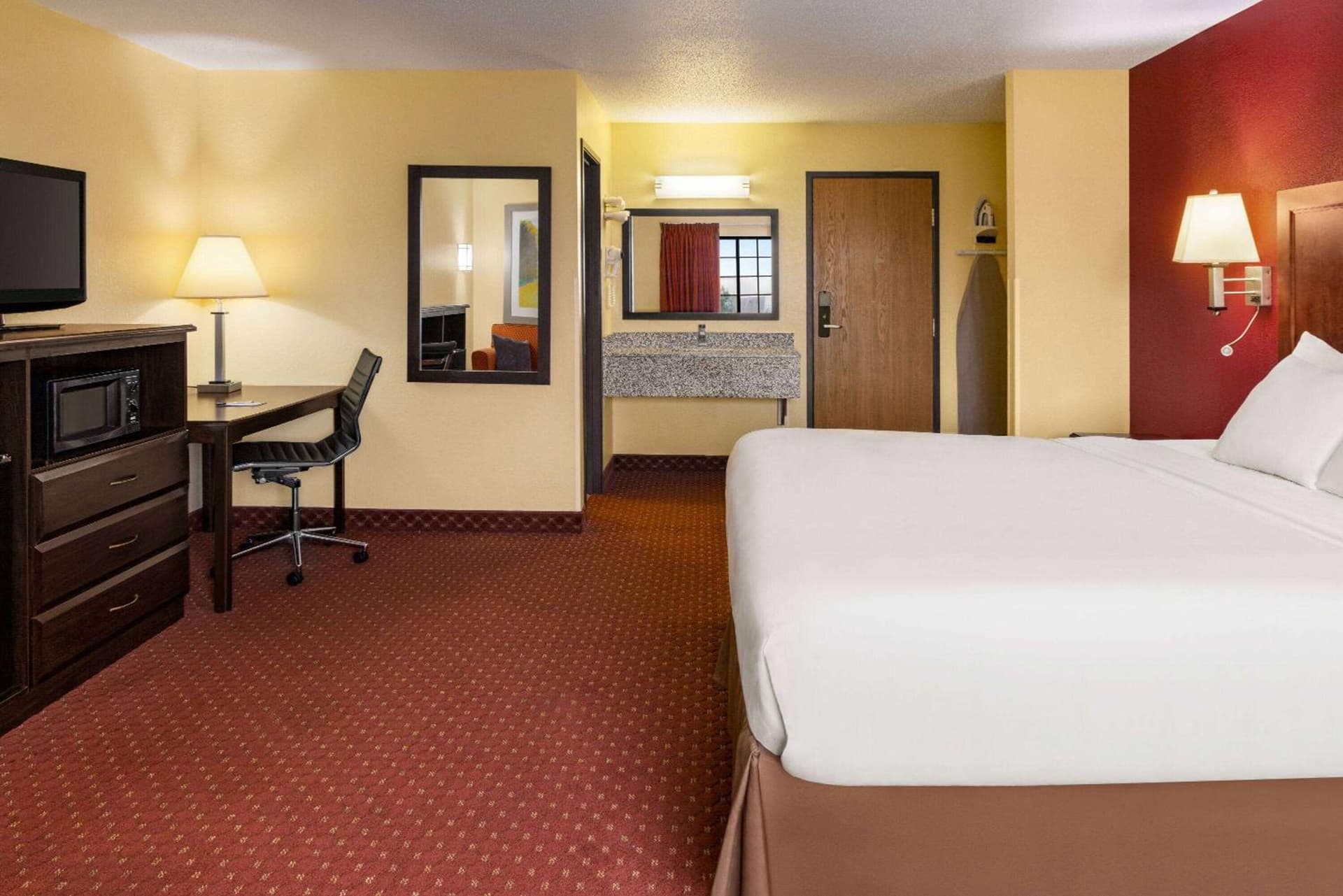 Baymont by Wyndham Cedar Rapids gallery photo in Cedar Rapids, IA — image 33