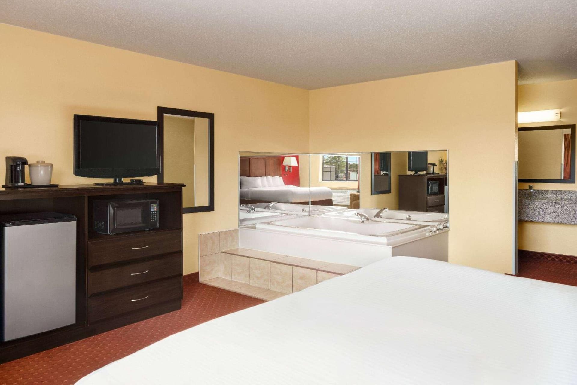 Baymont by Wyndham Cedar Rapids gallery photo in Cedar Rapids, IA — image 43