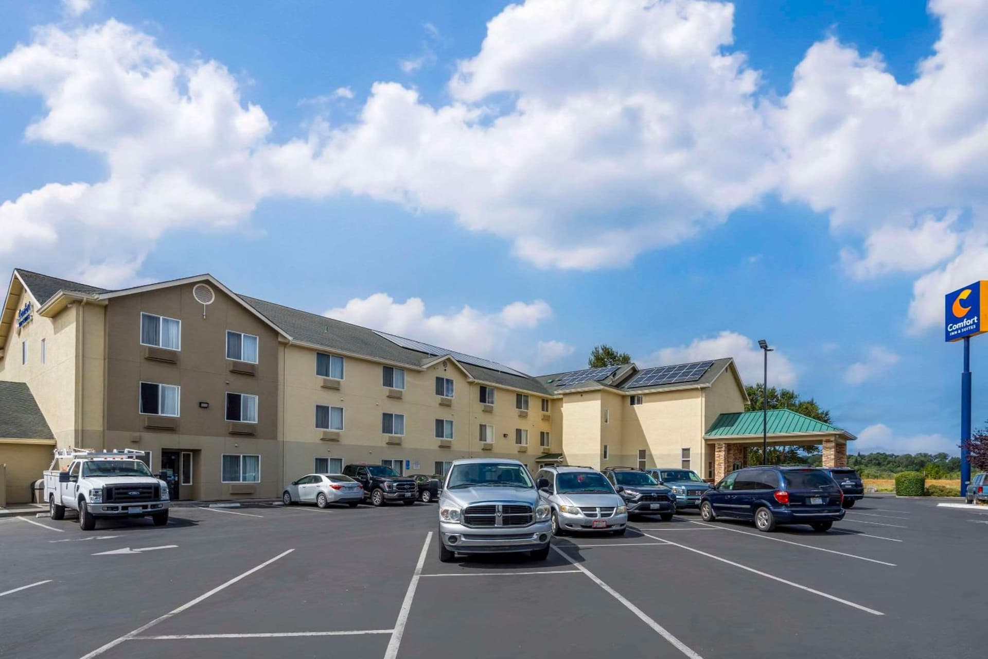 Comfort Inn & Suites Redwood Country interior in Fortuna, CA — gallery photo 2