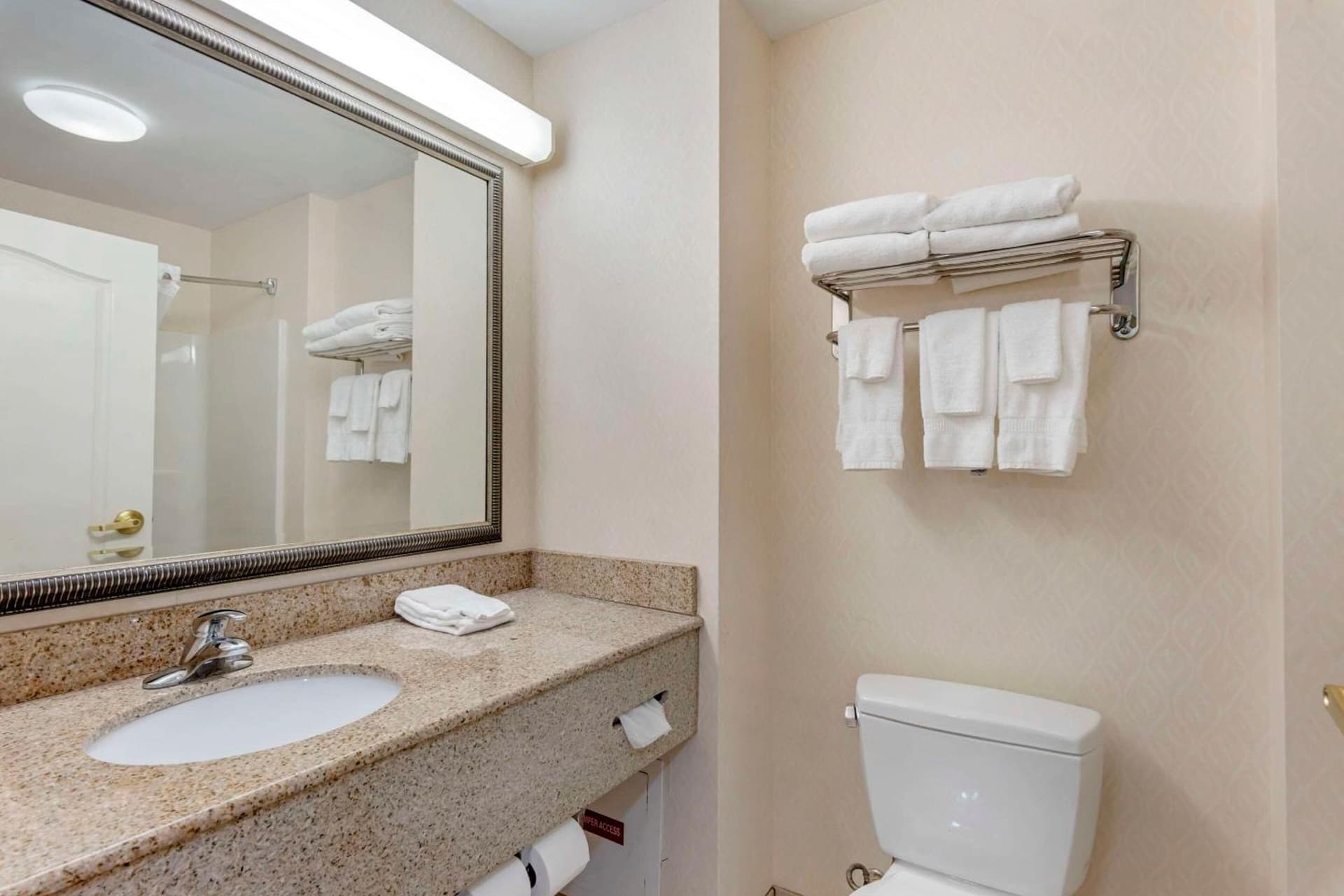 Comfort Inn & Suites Dover near Speedway gallery photo in Dover, DE — image 35