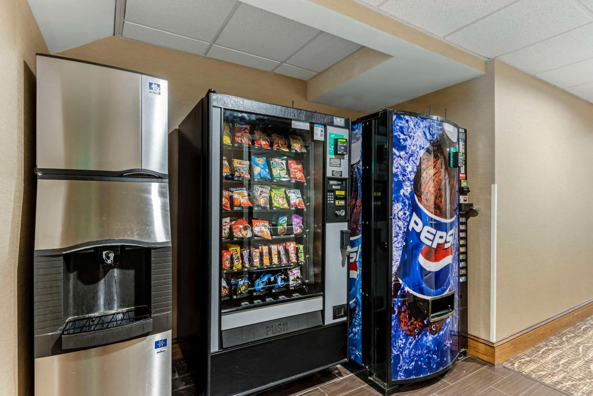 Comfort Inn & Suites Dover near Speedway gallery photo in Dover, DE — image 12