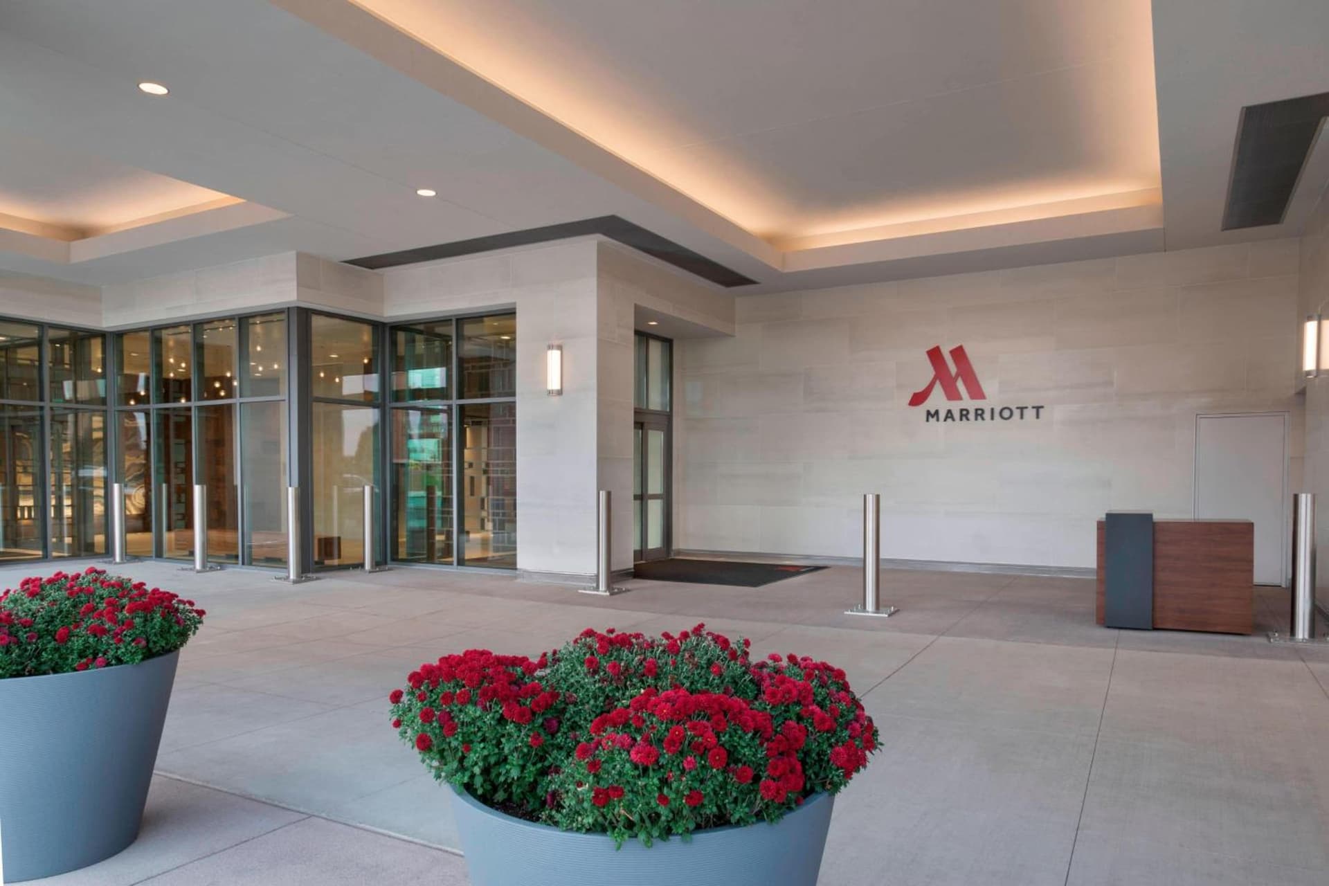 Buffalo Marriott at LECOM HARBORCENTER property views in Buffalo, NY — gallery photo 3