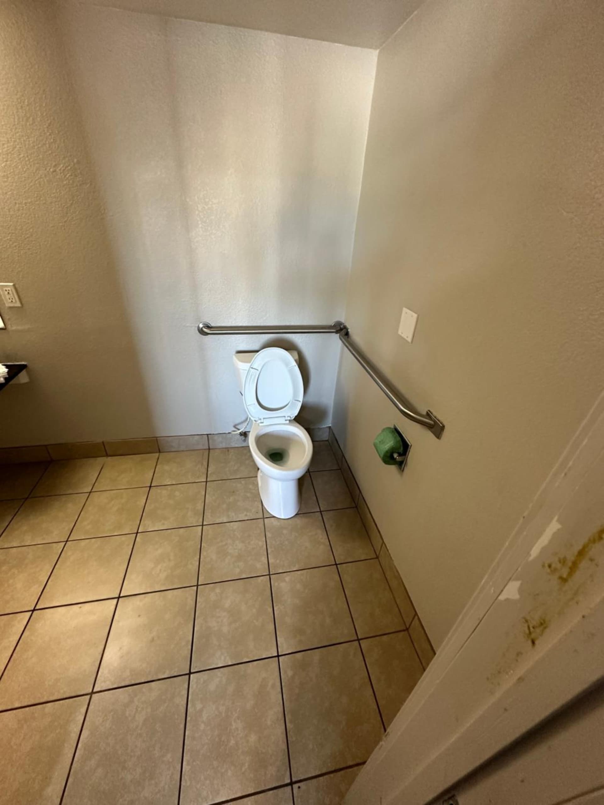 Super 7 inn interior in Joplin, MO — gallery photo 2