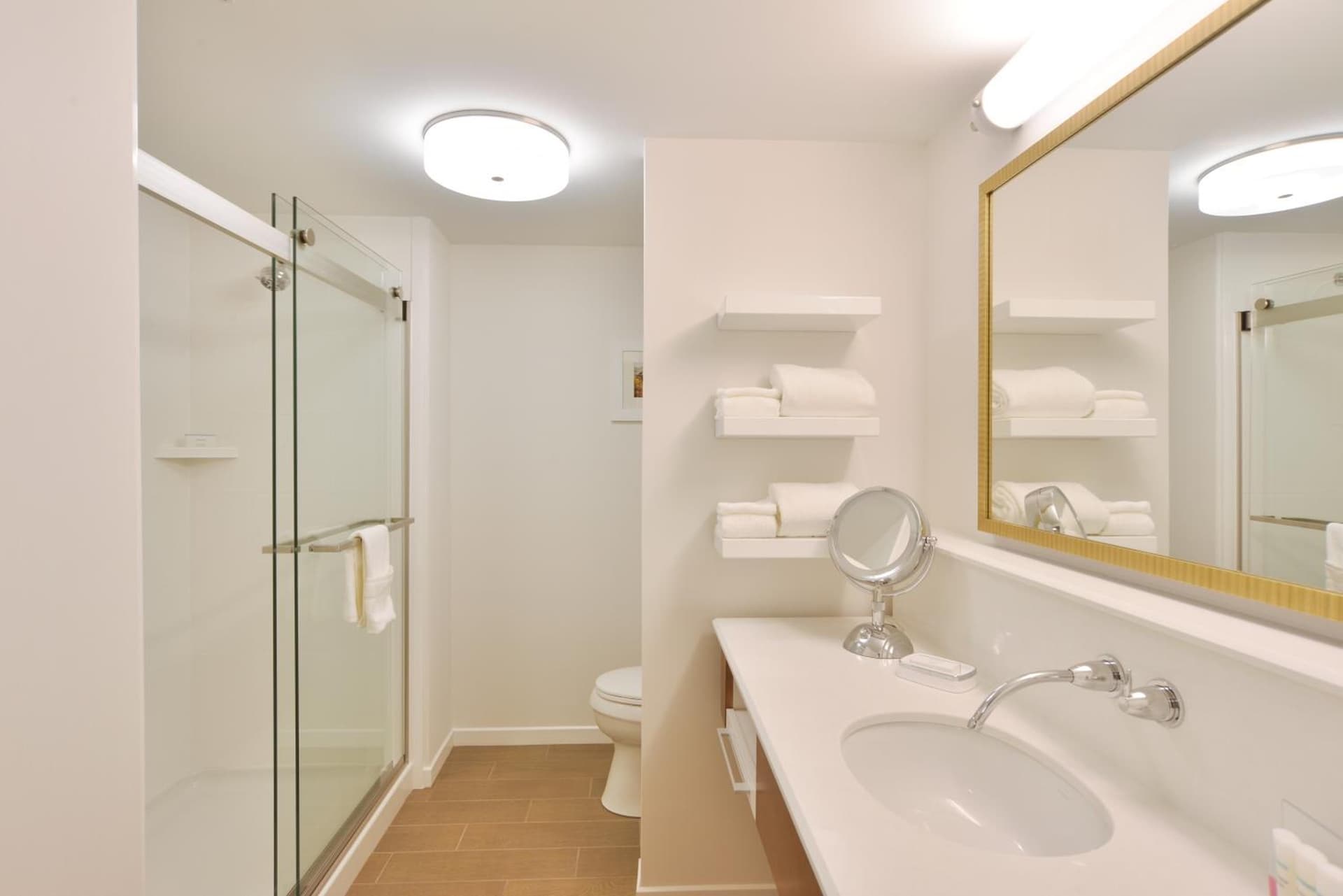 Hampton Inn & Suites Chippewa Falls gallery photo in Chippewa Falls, WI — image 19