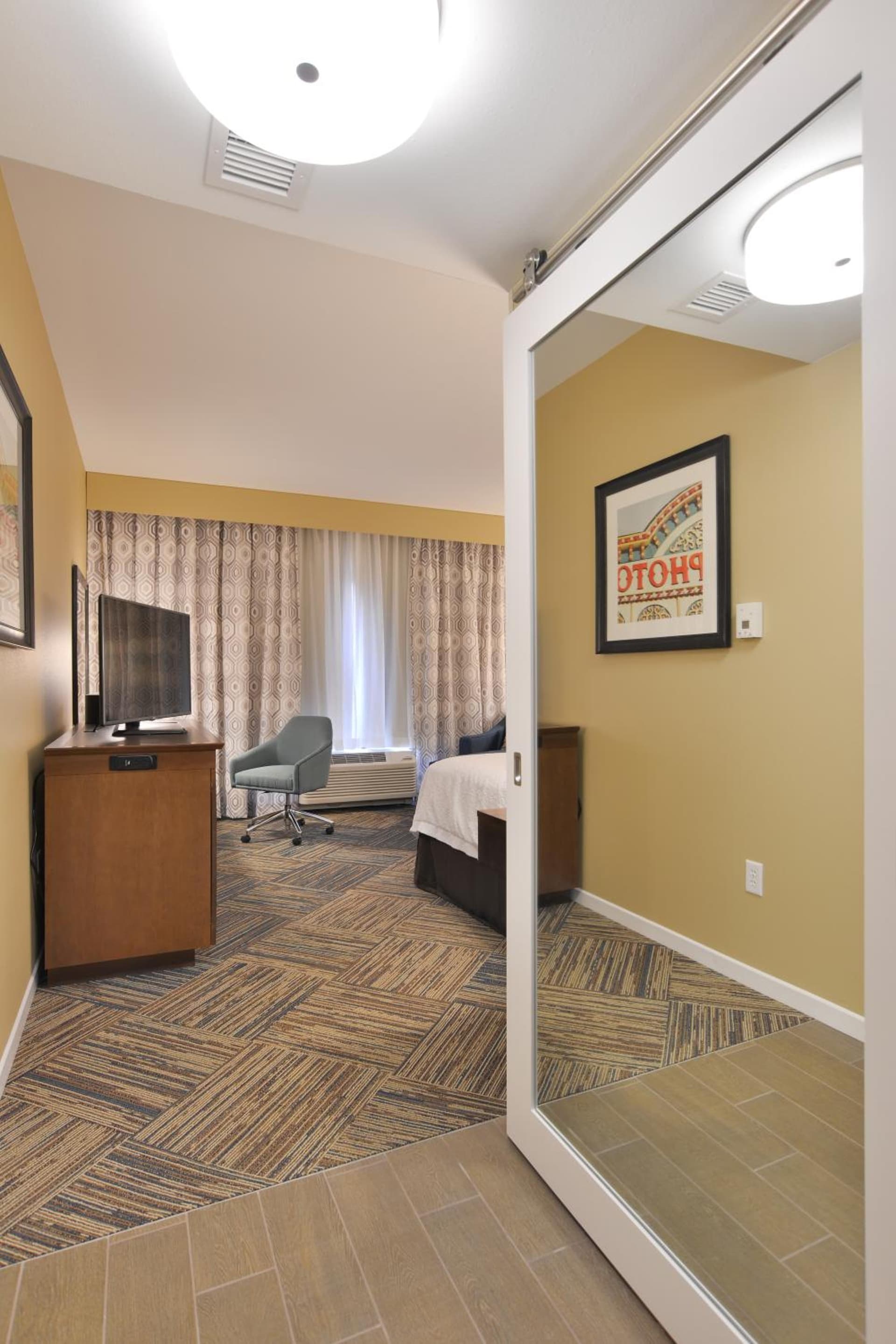 Hampton Inn & Suites Chippewa Falls gallery photo in Chippewa Falls, WI — image 12