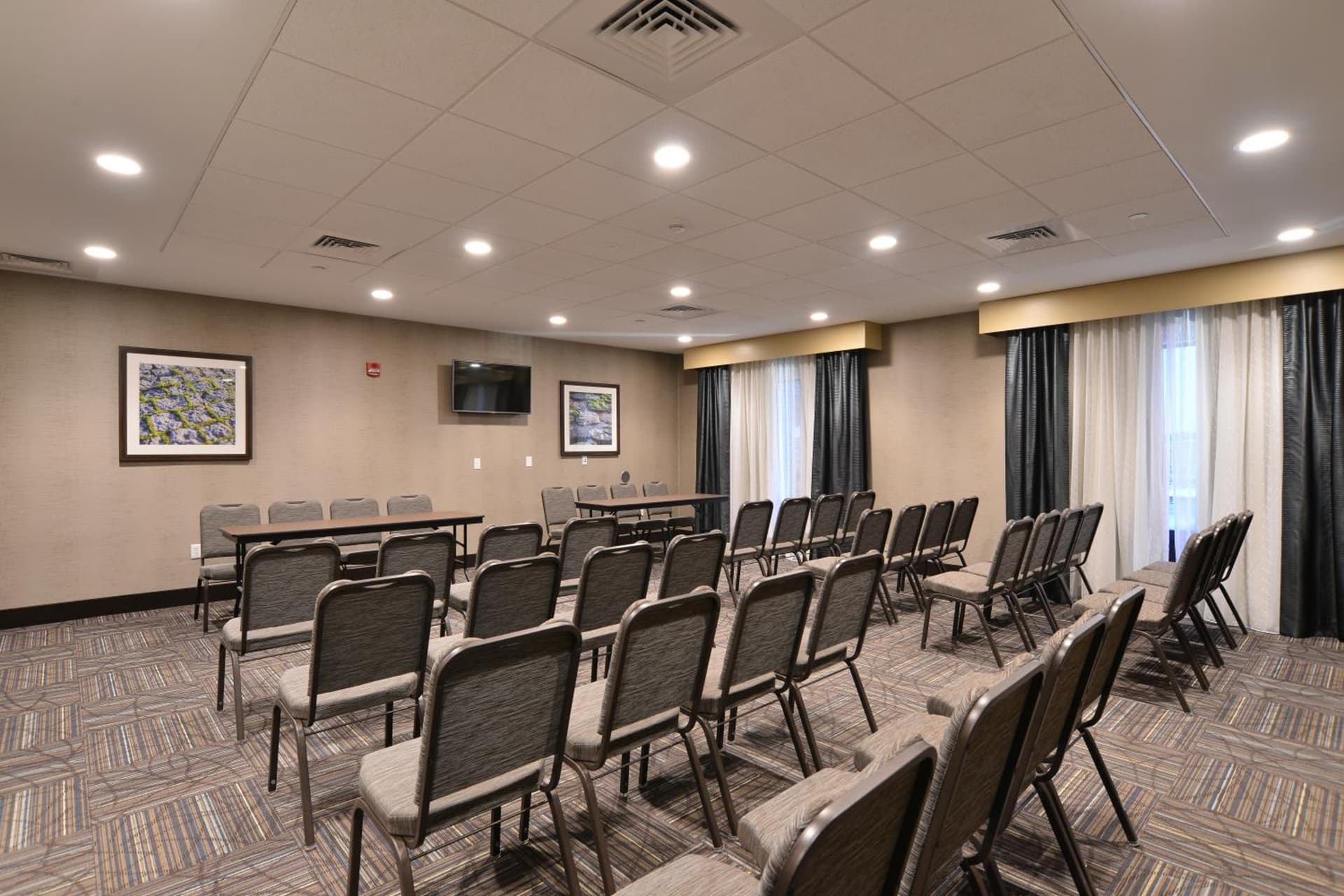 Hampton Inn & Suites Chippewa Falls gallery photo in Chippewa Falls, WI — image 24